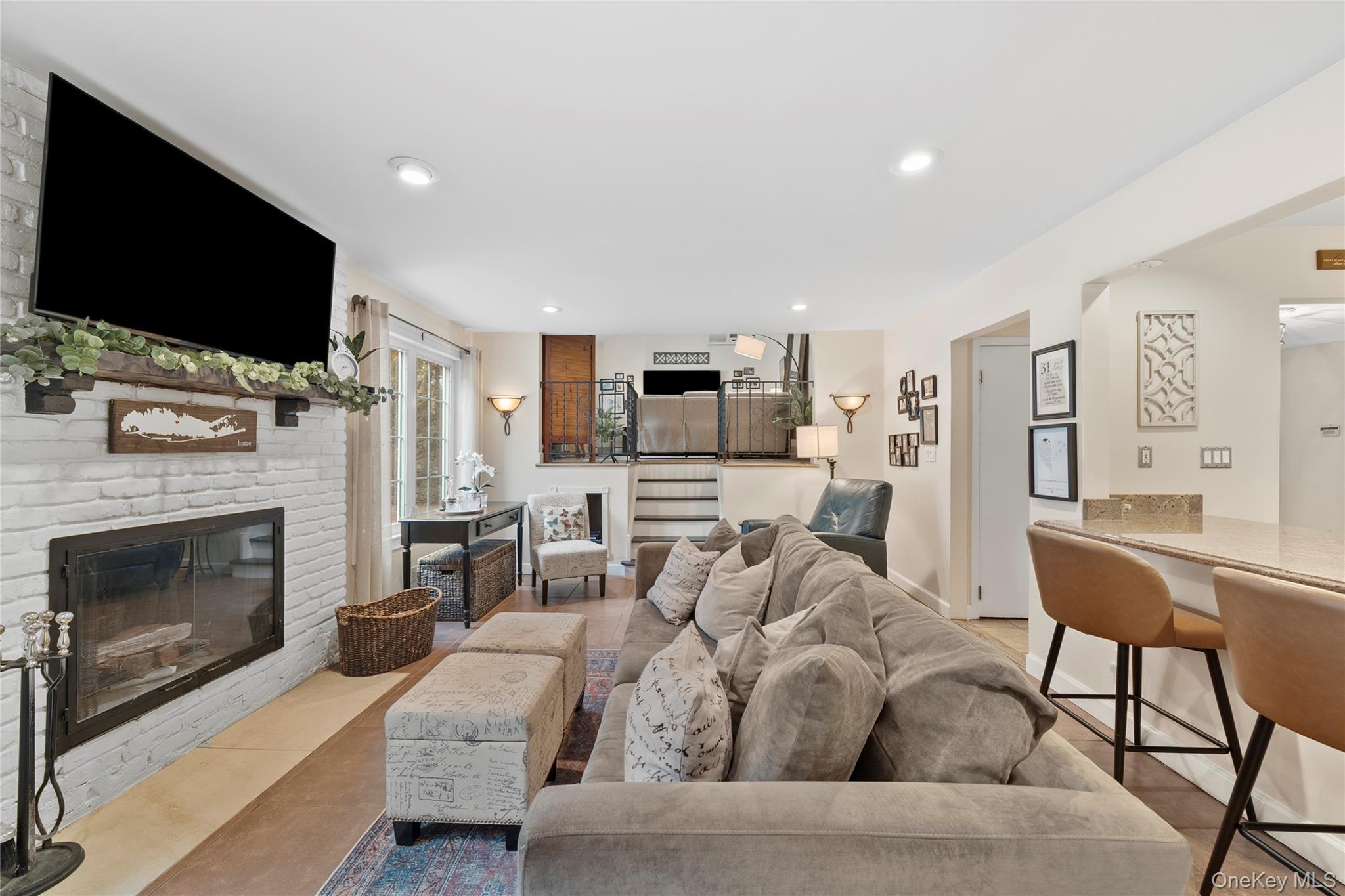 Single Family Hoffman Suffolk County, NY 11788, MLS-931406-15