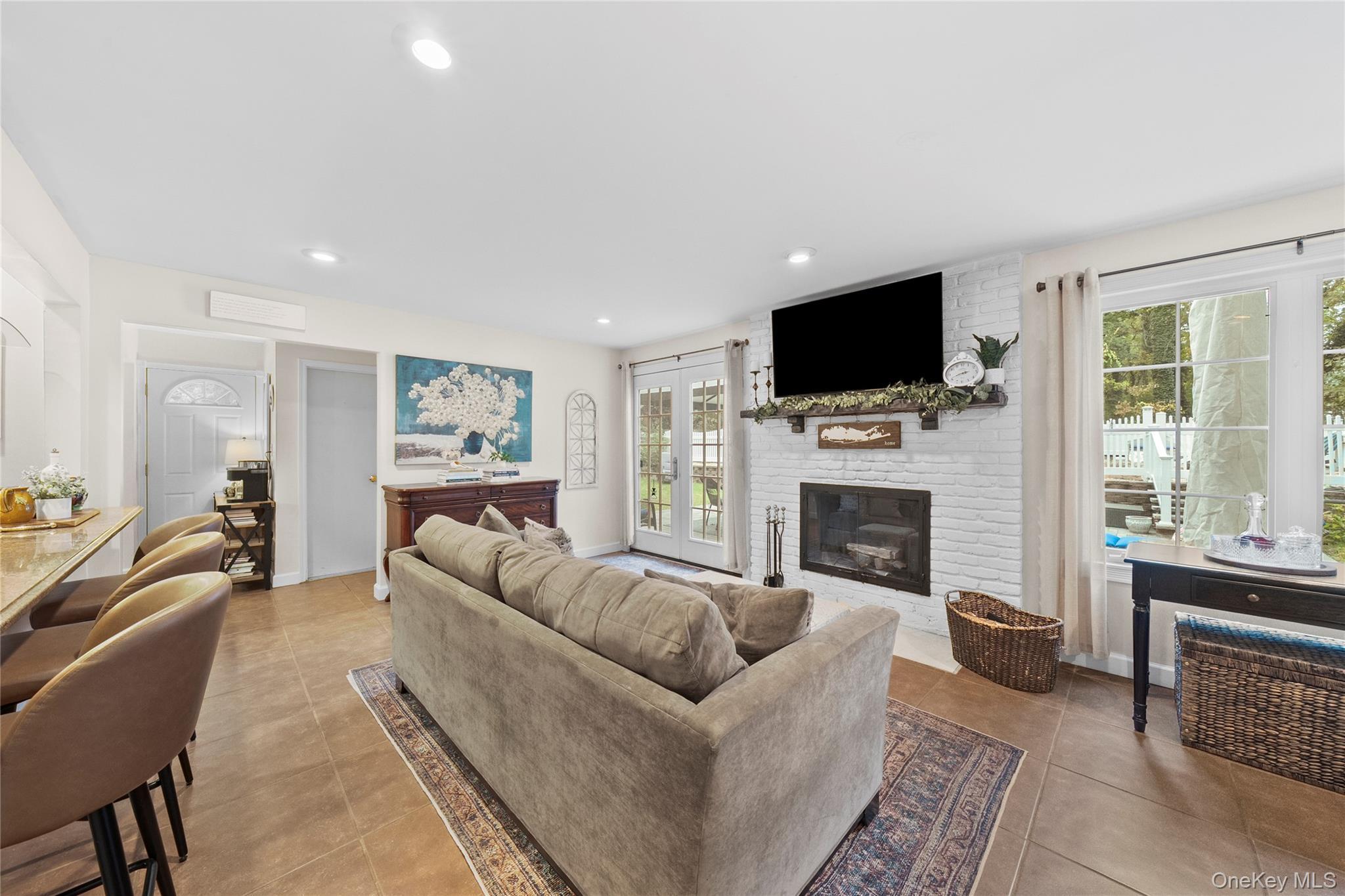 Single Family Hoffman Suffolk County, NY 11788, MLS-931406-16