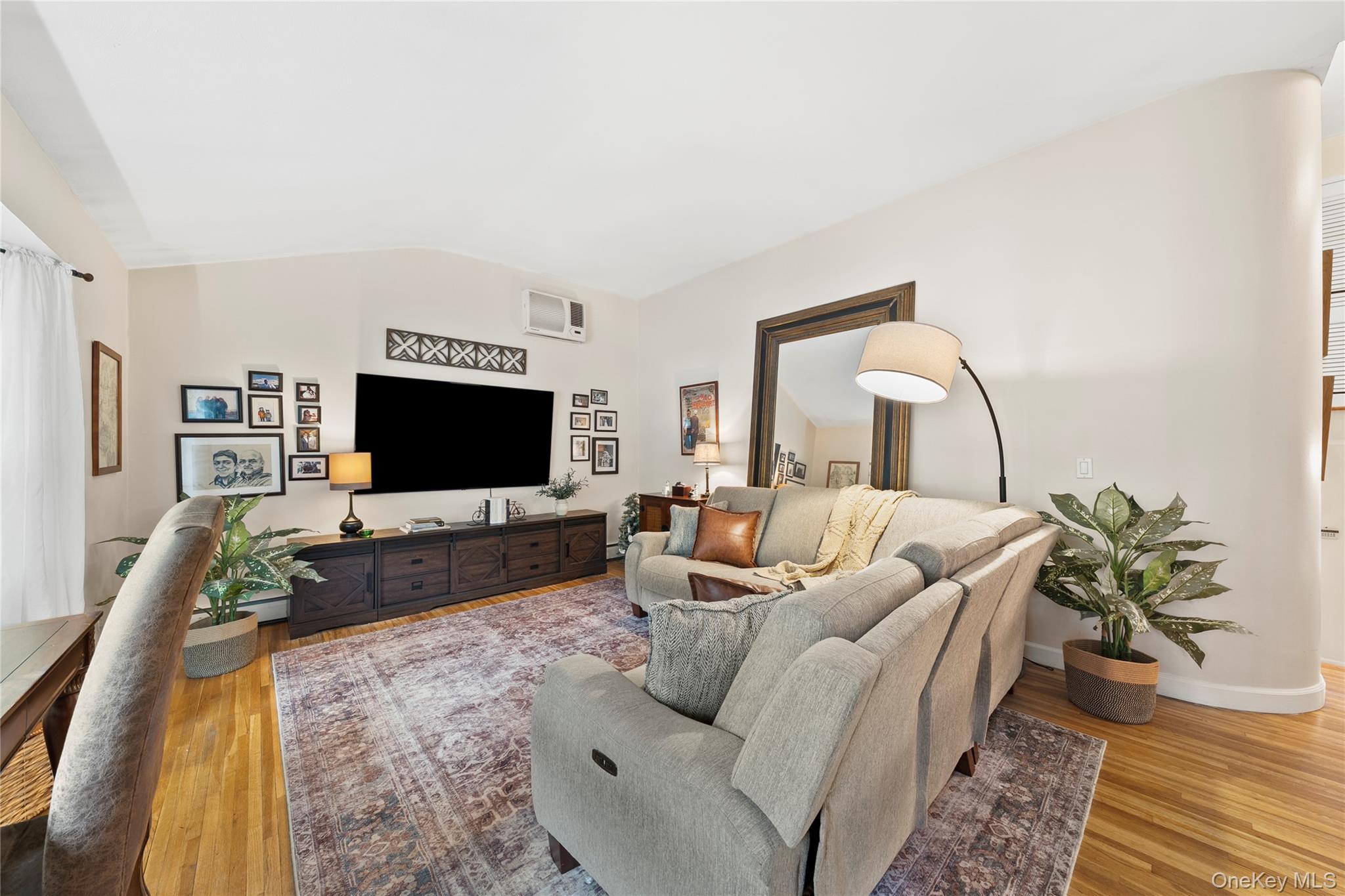 Single Family Hoffman Suffolk County, NY 11788, MLS-931406-19