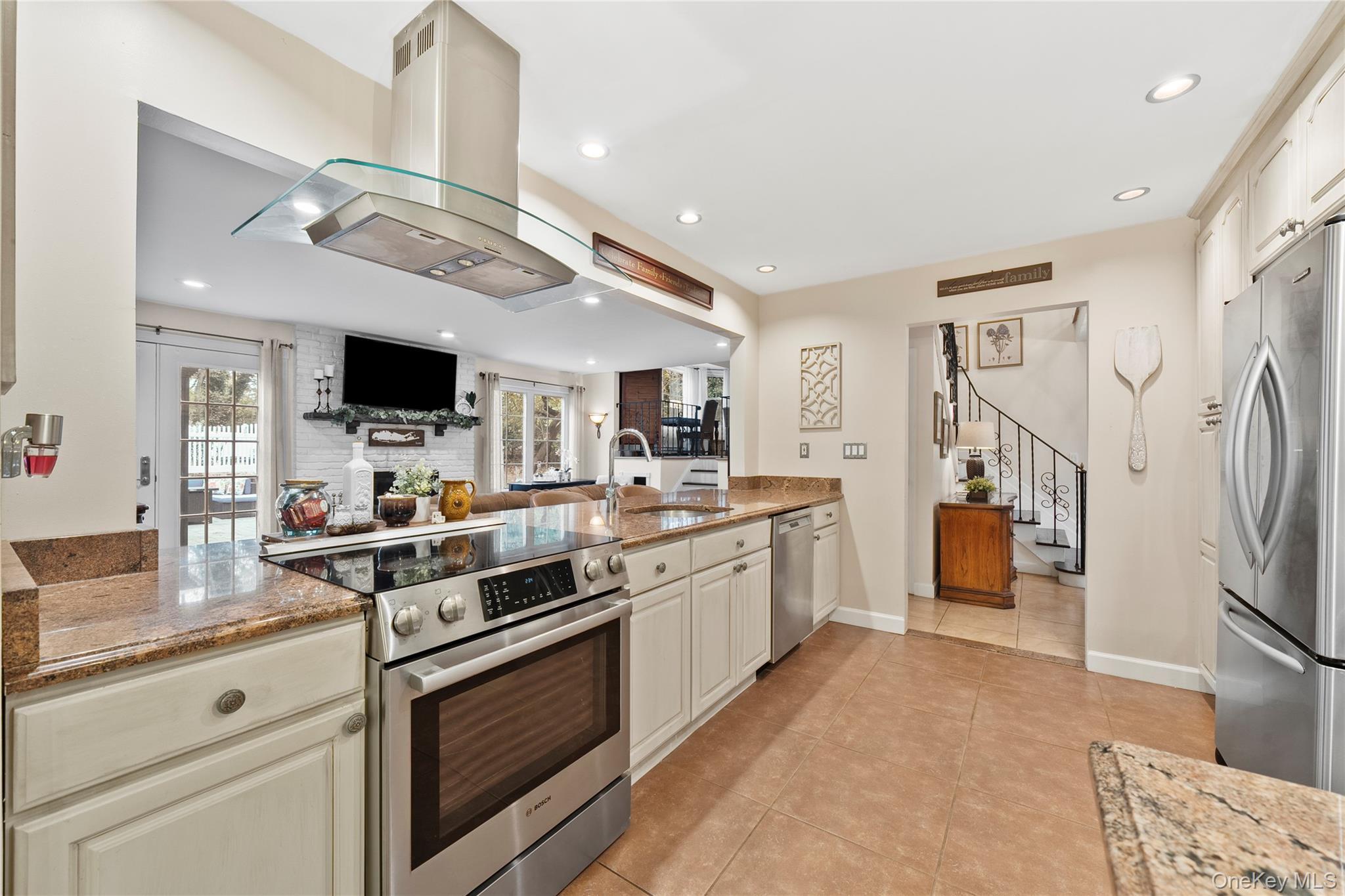 Single Family Hoffman Suffolk County, NY 11788, MLS-931406-2