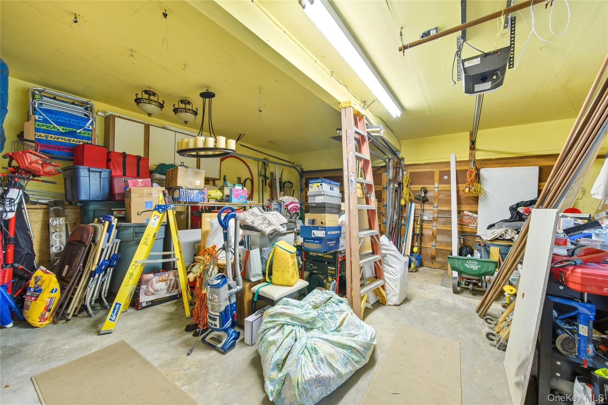 Single Family Hoffman Suffolk County, NY 11788, MLS-931406-35