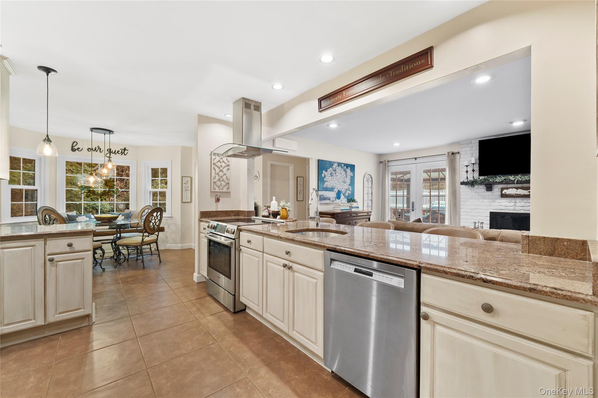 Single Family Hoffman Suffolk County, NY 11788, MLS-931406-8