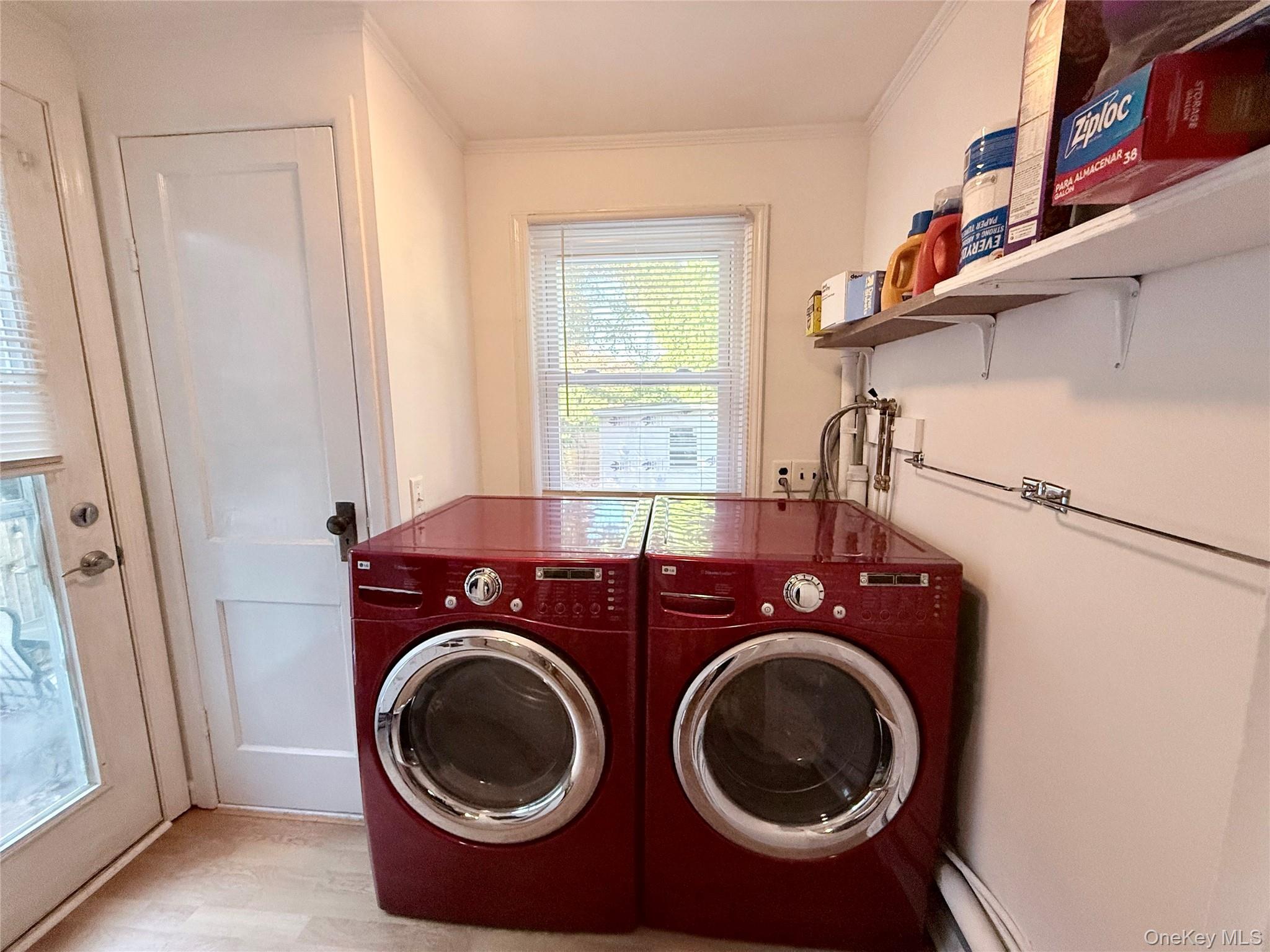 Single Family School  Nassau County, NY 11050, MLS-931409-21