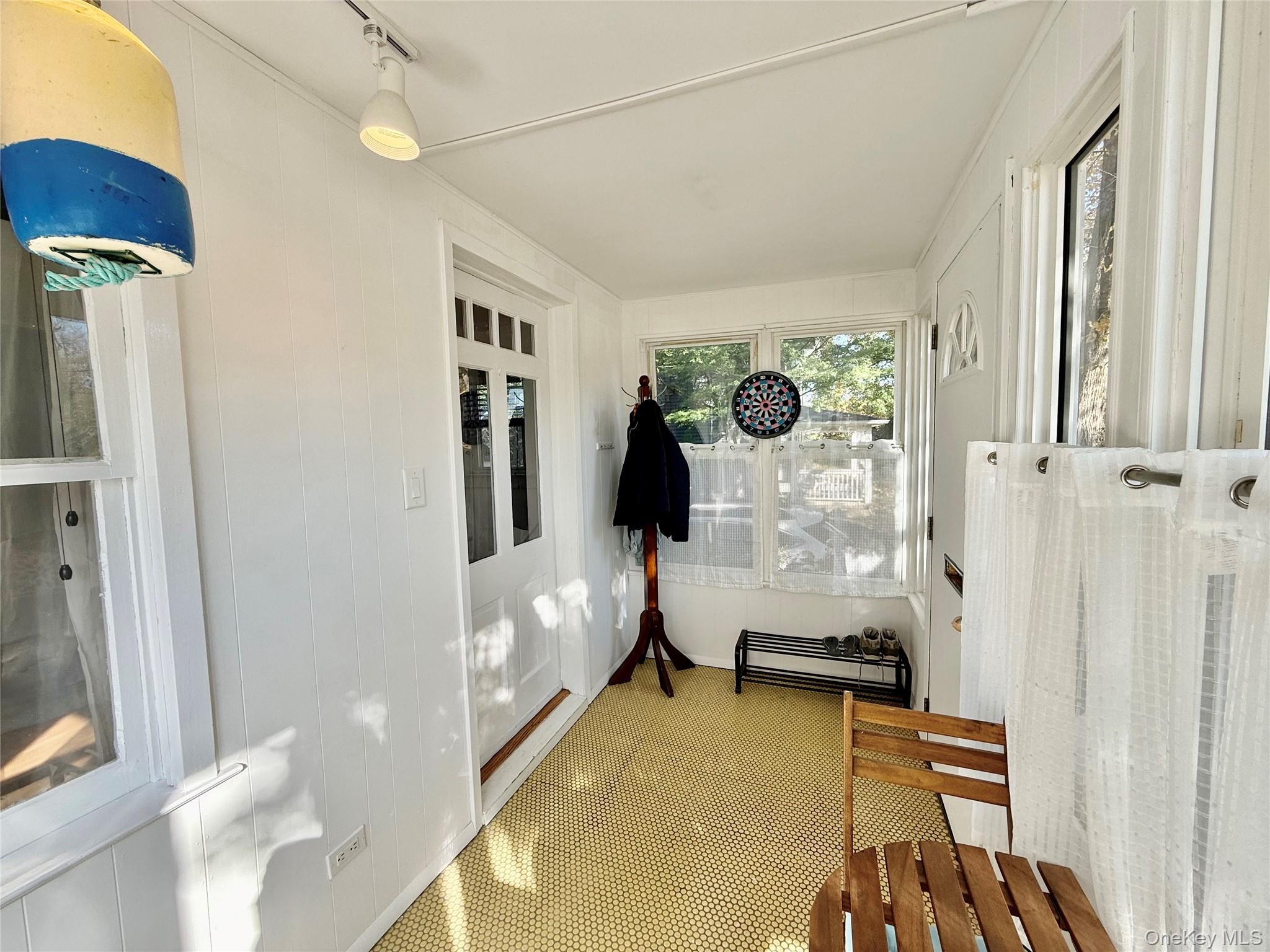 Single Family School  Nassau County, NY 11050, MLS-931409-4