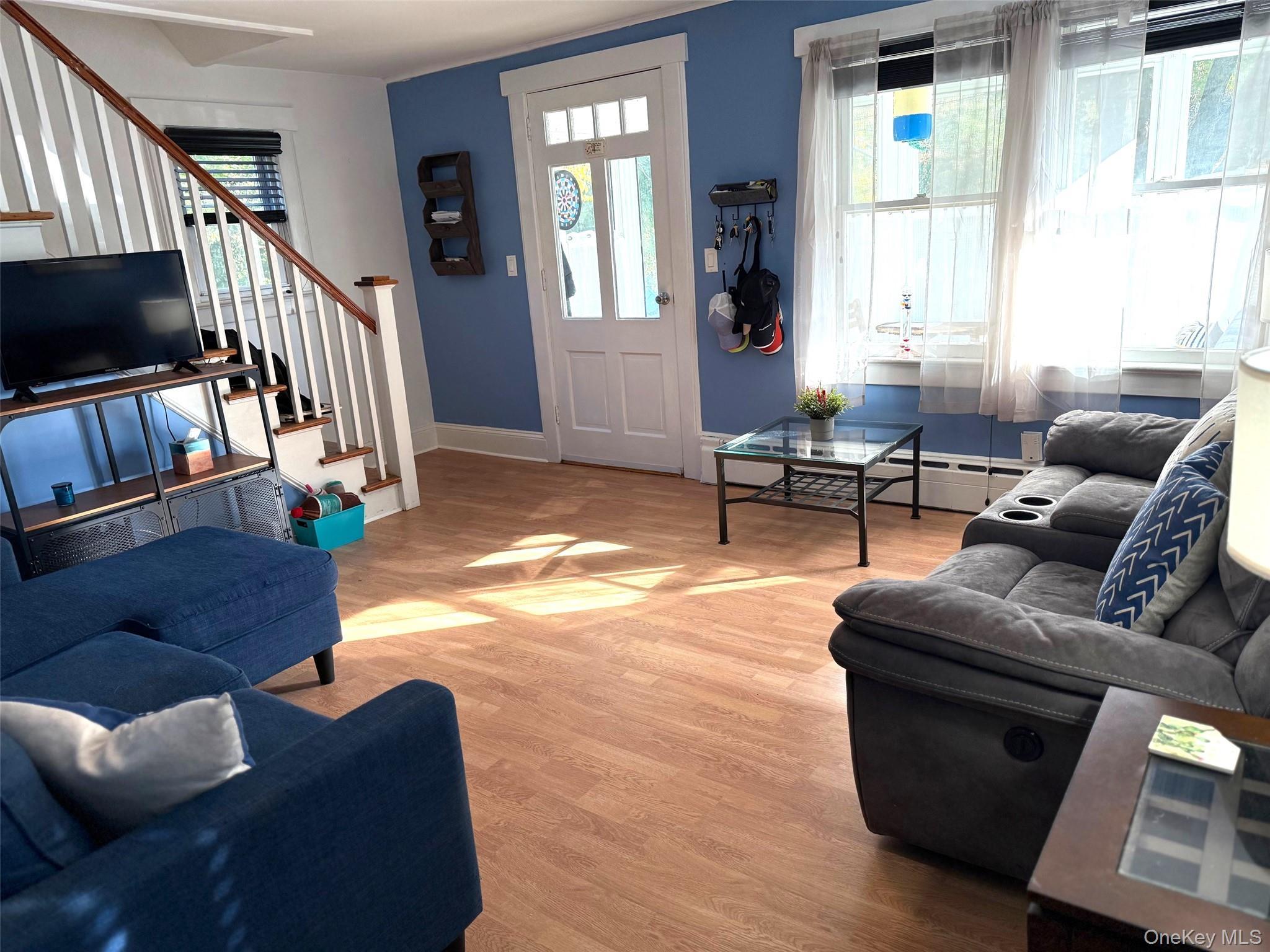 Single Family School  Nassau County, NY 11050, MLS-931409-7