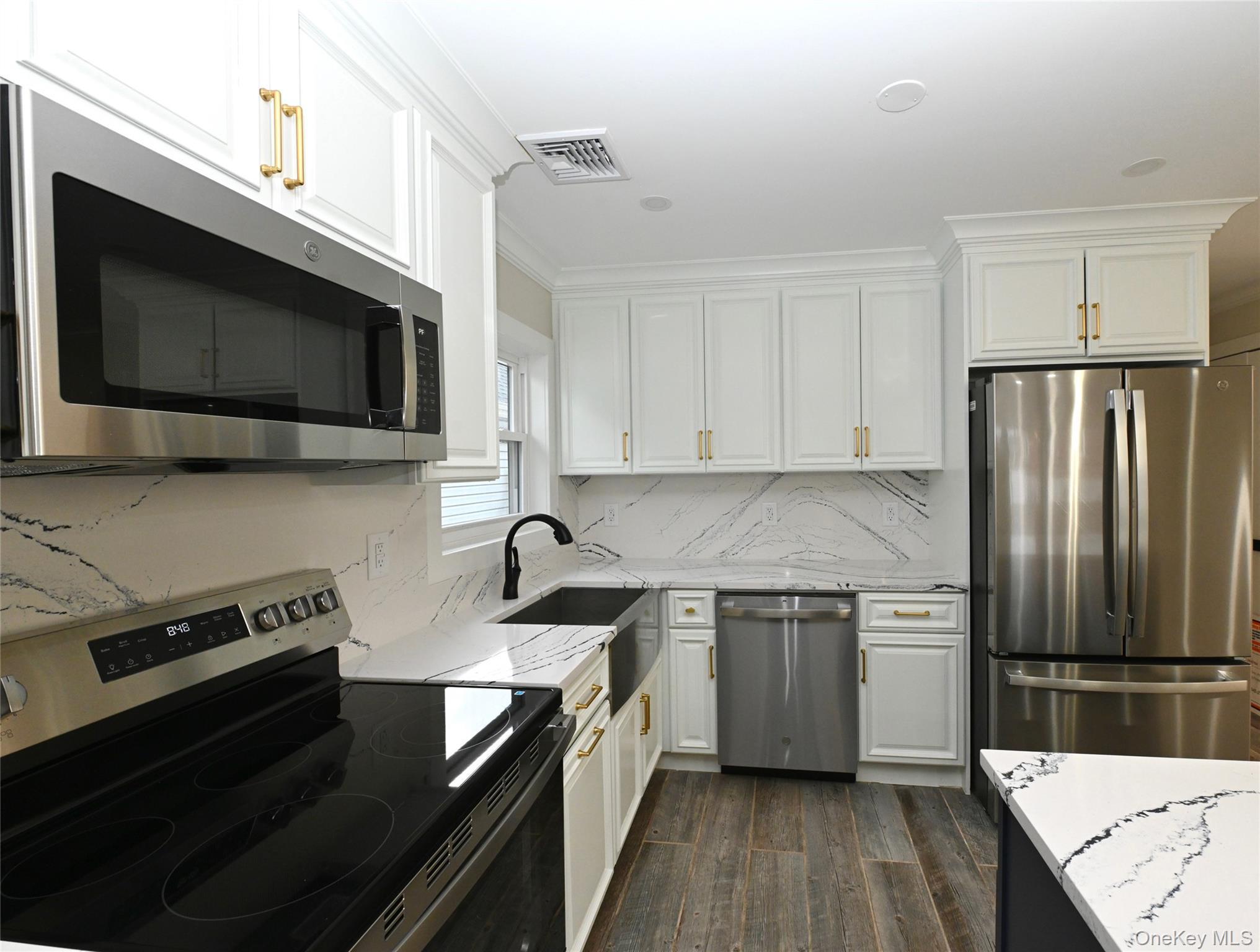 Single Family Bayview  Nassau County, NY 11559, MLS-931428-6