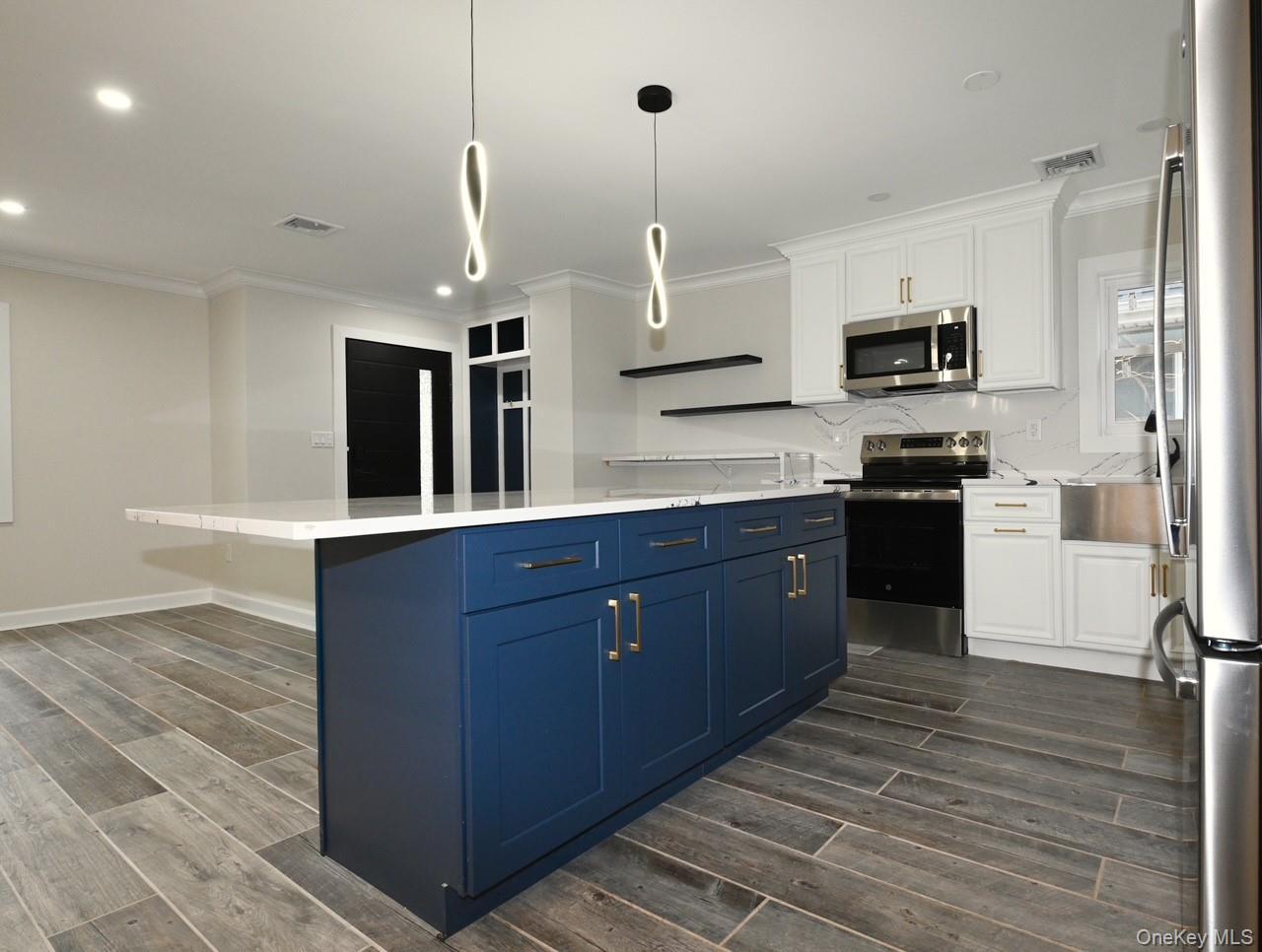 Single Family Bayview  Nassau County, NY 11559, MLS-931428-8