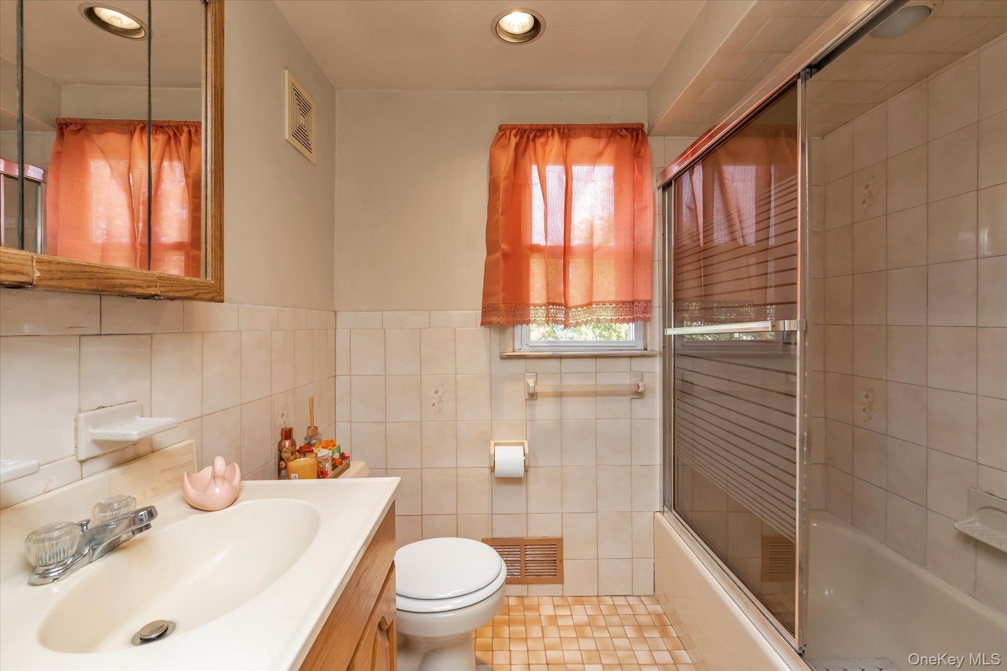 Single Family Ruxton Nassau County, NY 11553, MLS-931436-11