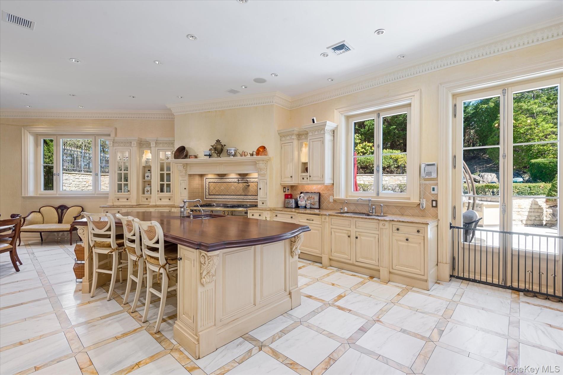 Single Family Kings Point Nassau County, NY 11024, MLS-931438-11