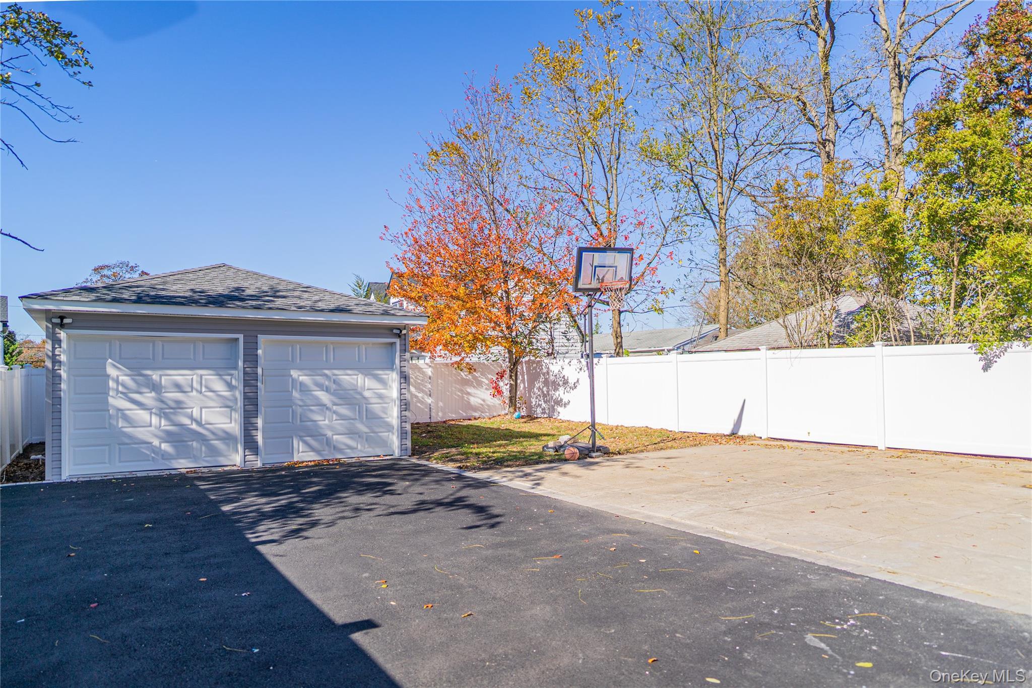 Single Family Oldfield  Suffolk County, NY 11701, MLS-931442-21