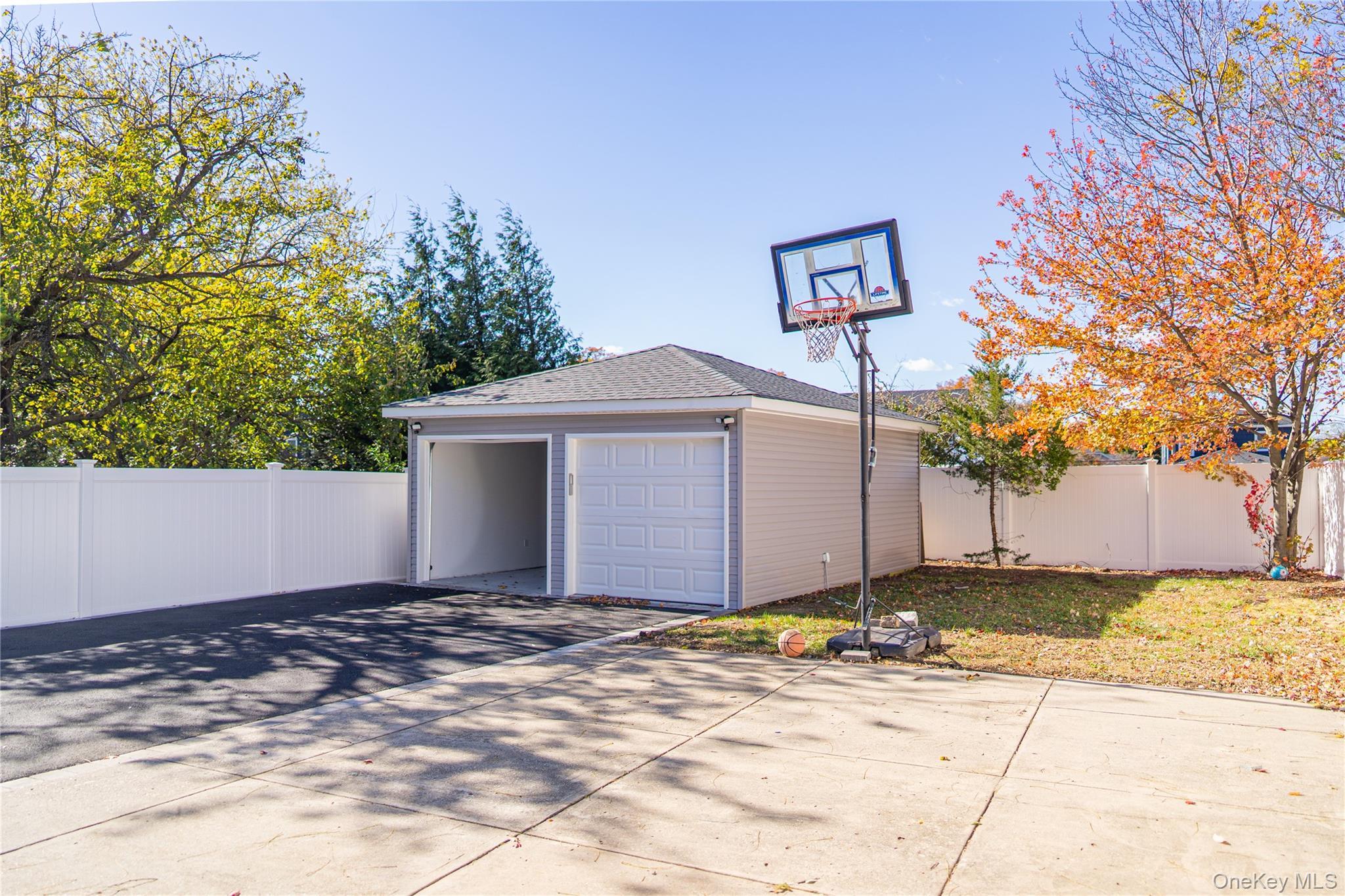 Single Family Oldfield  Suffolk County, NY 11701, MLS-931442-22