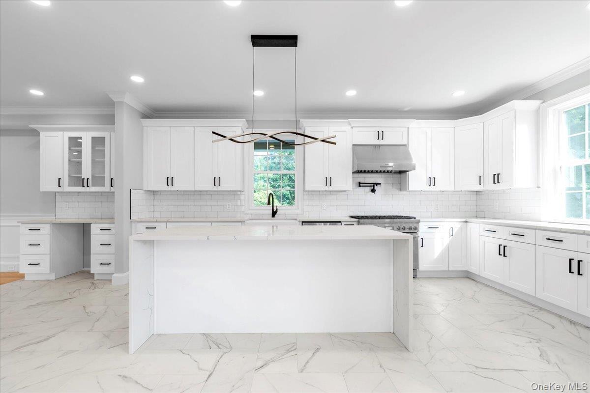 Single Family Venus Nassau County, NY 11791, MLS-931448-8