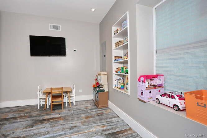 Single Family Cherry Rockland County, NY 10901, MLS-931449-12