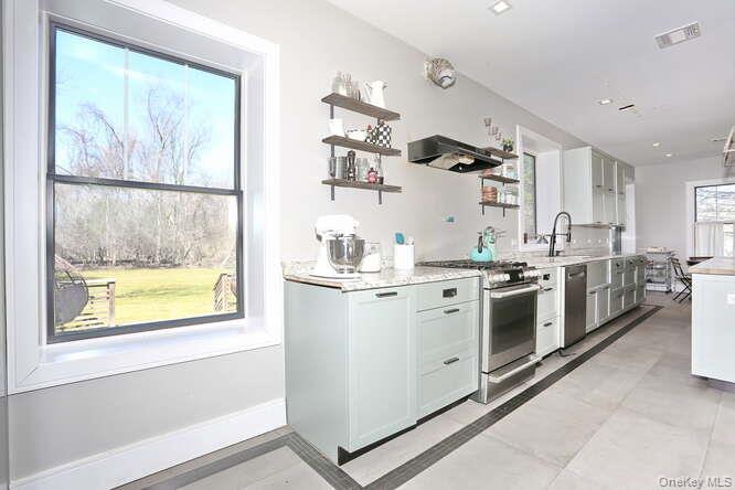 Single Family Cherry Rockland County, NY 10901, MLS-931449-9