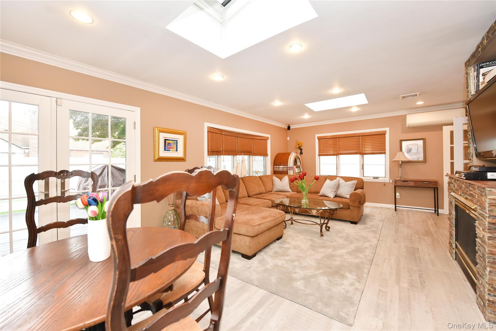 Single Family 212th Queens, NY 11364, MLS-931452-15