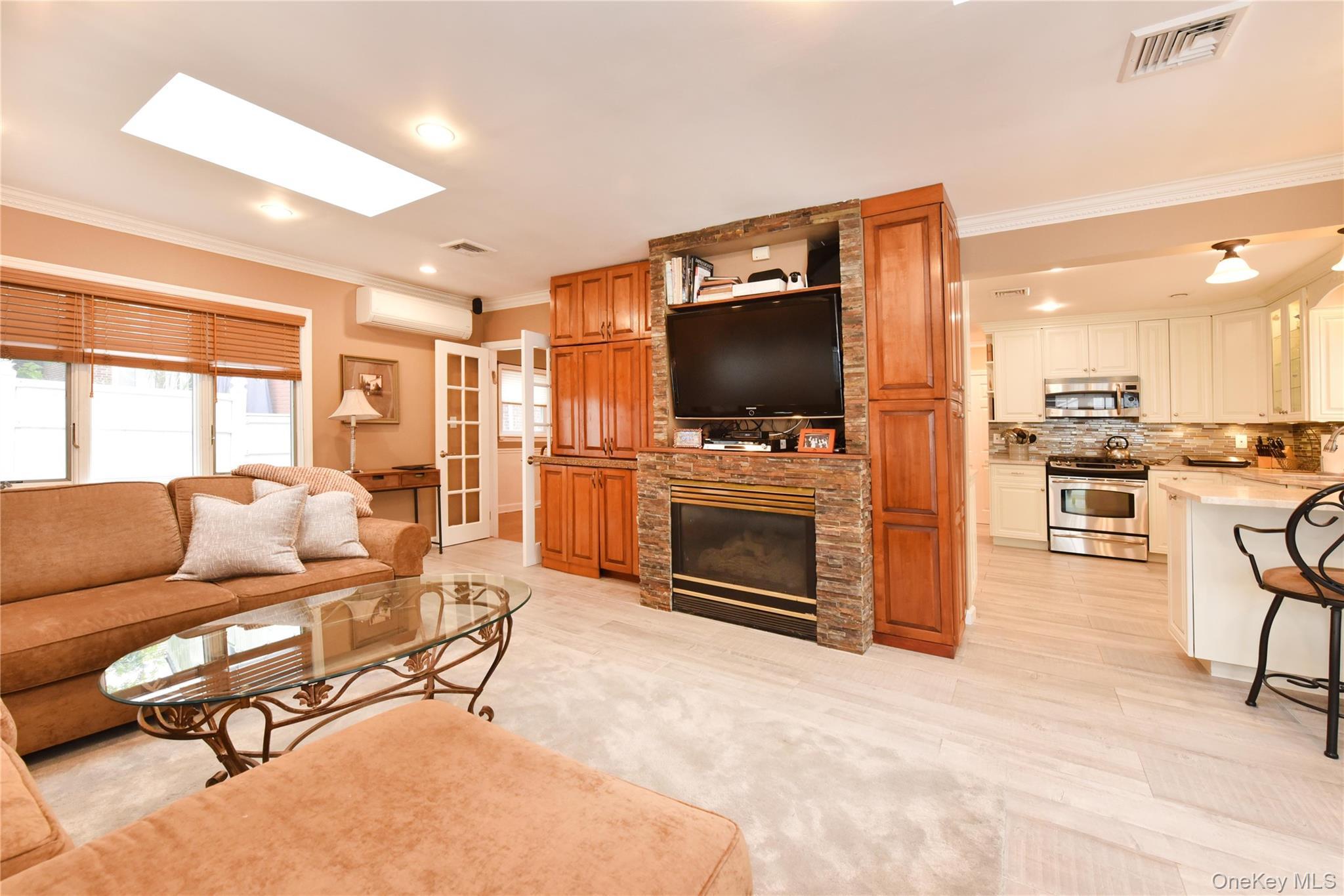 Single Family 212th Queens, NY 11364, MLS-931452-17