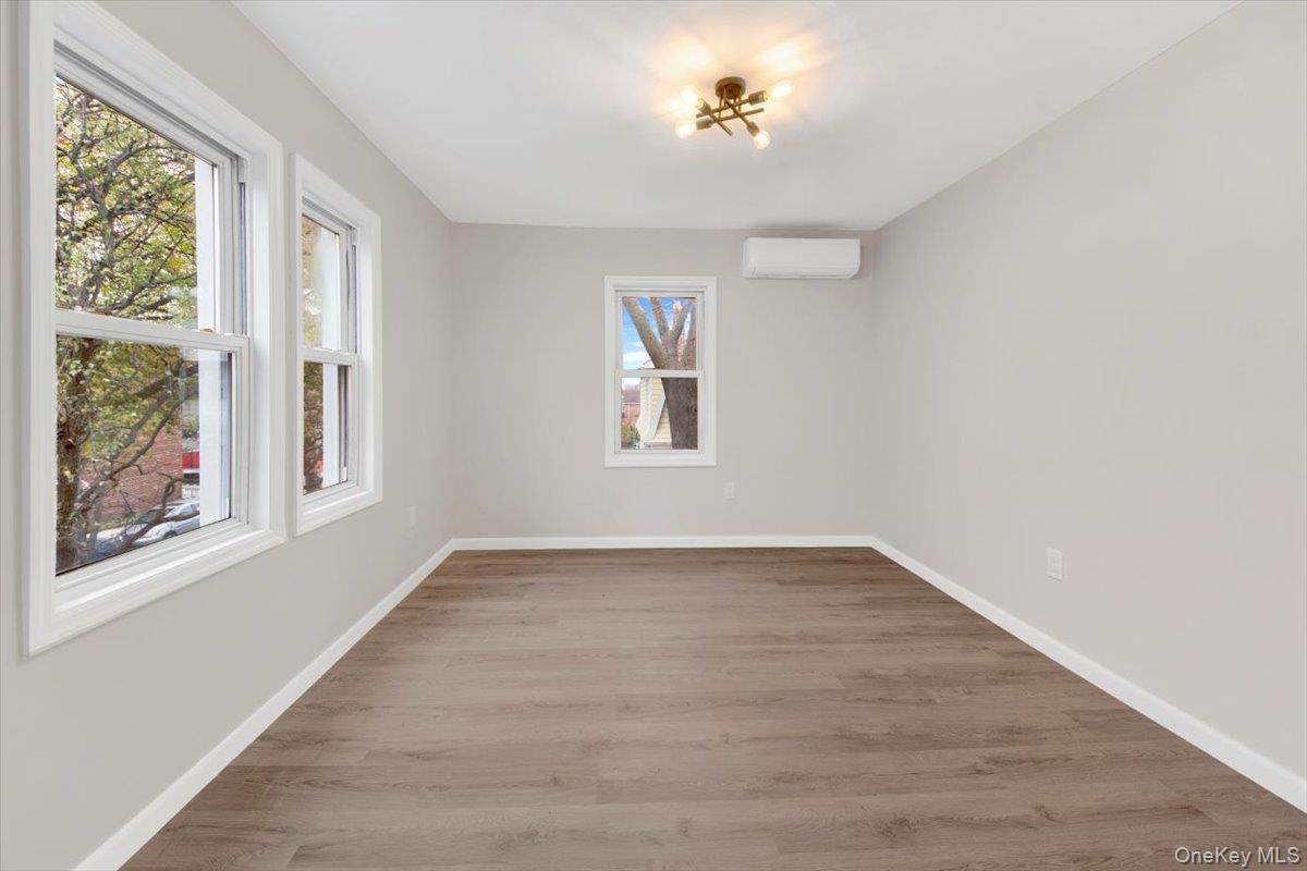 Single Family Edson  Bronx, NY 10466, MLS-931471-20