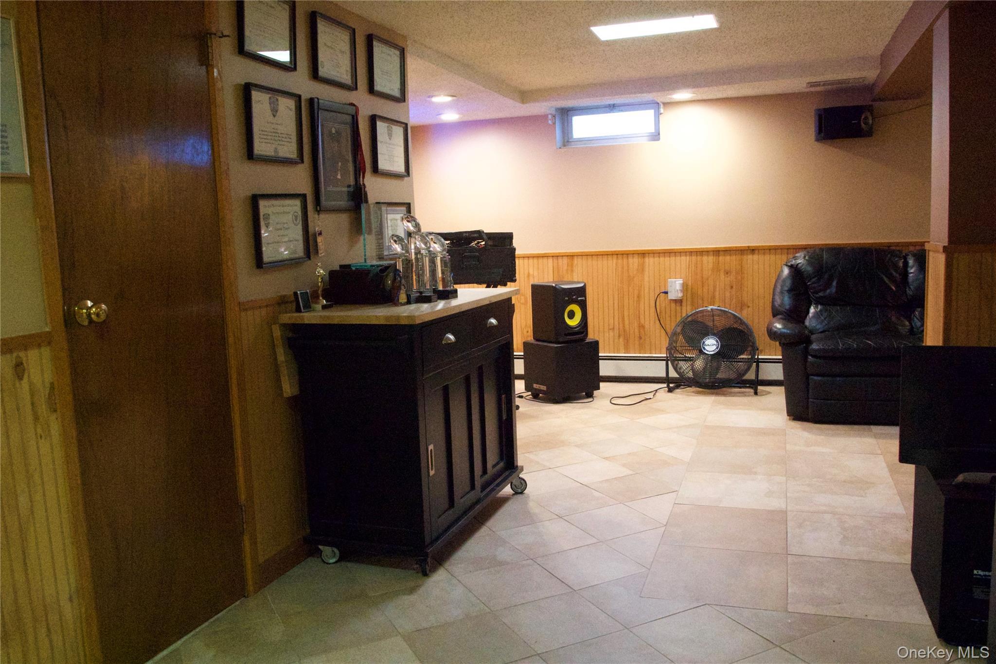 Single Family Renfrew  Nassau County, NY 11003, MLS-931475-35