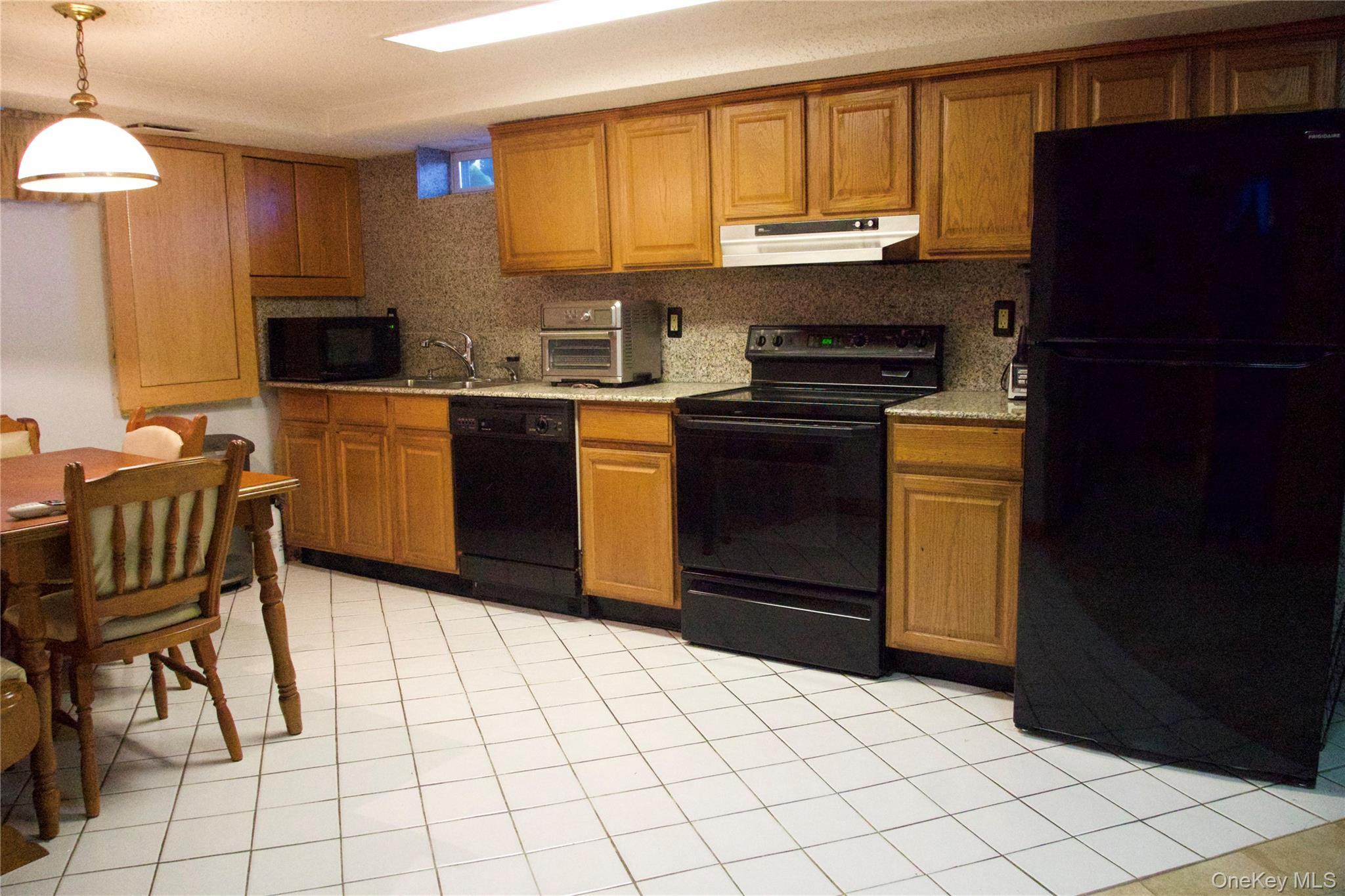 Single Family Renfrew  Nassau County, NY 11003, MLS-931475-36