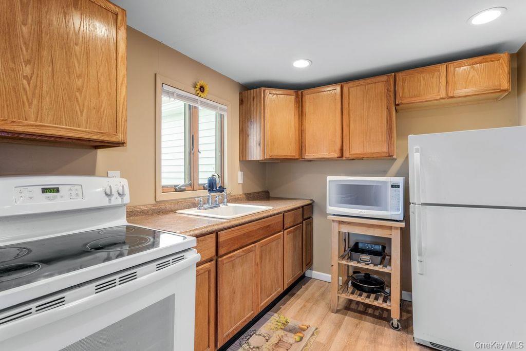 Single Family Bayside Suffolk County, NY 11951, MLS-931486-2