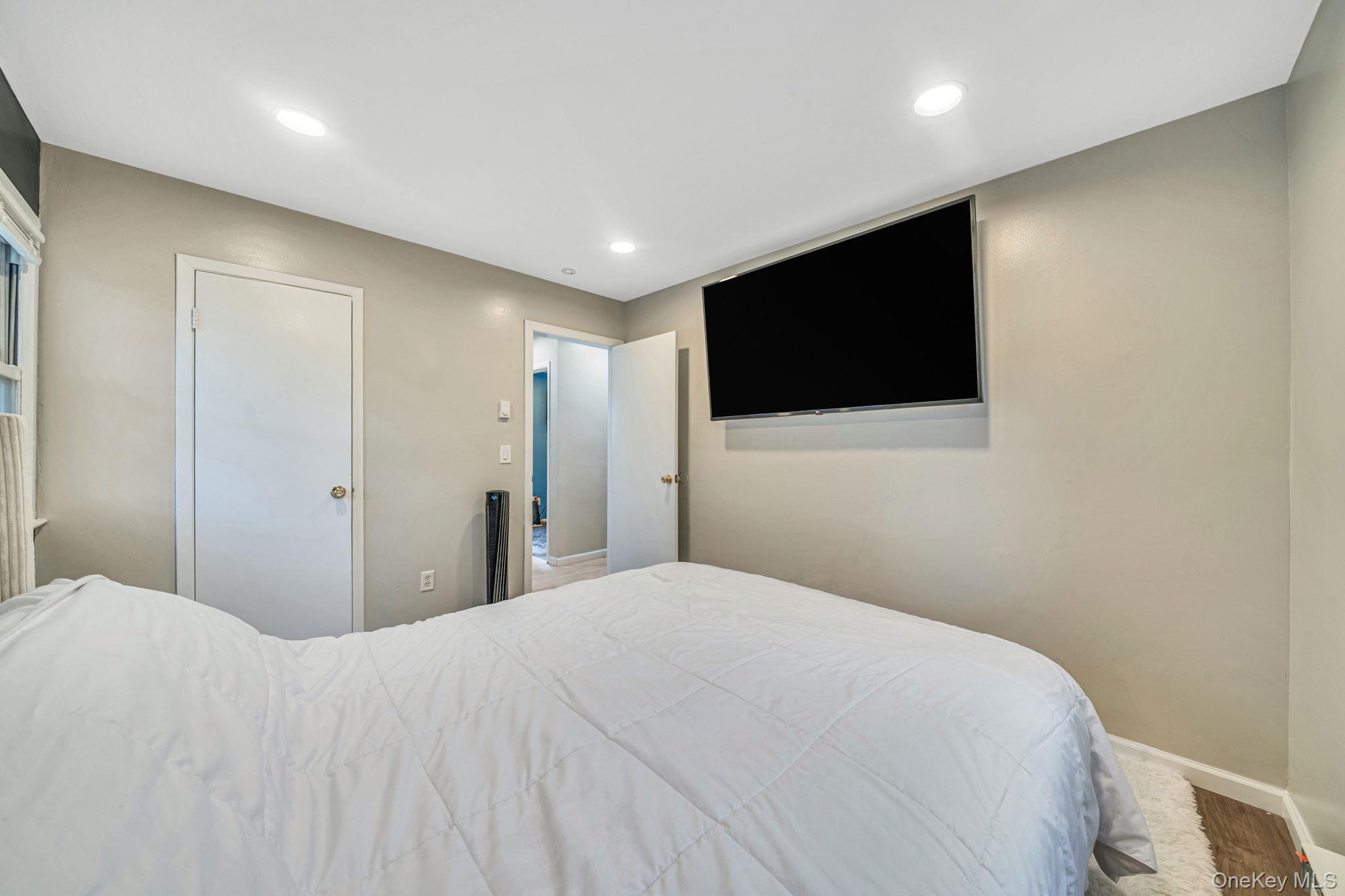 Single Family Maple Suffolk County, NY 11763, MLS-931510-17