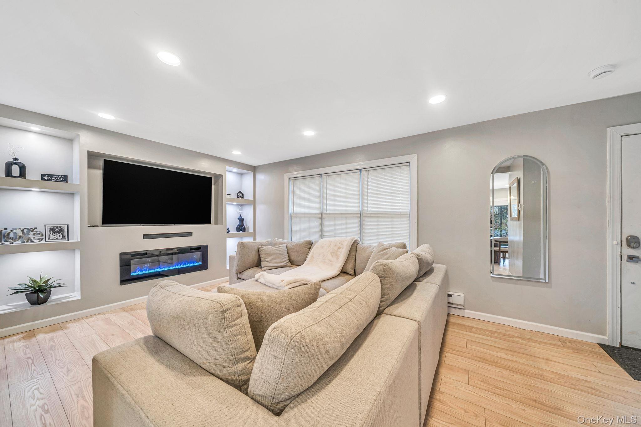 Single Family Maple Suffolk County, NY 11763, MLS-931510-5