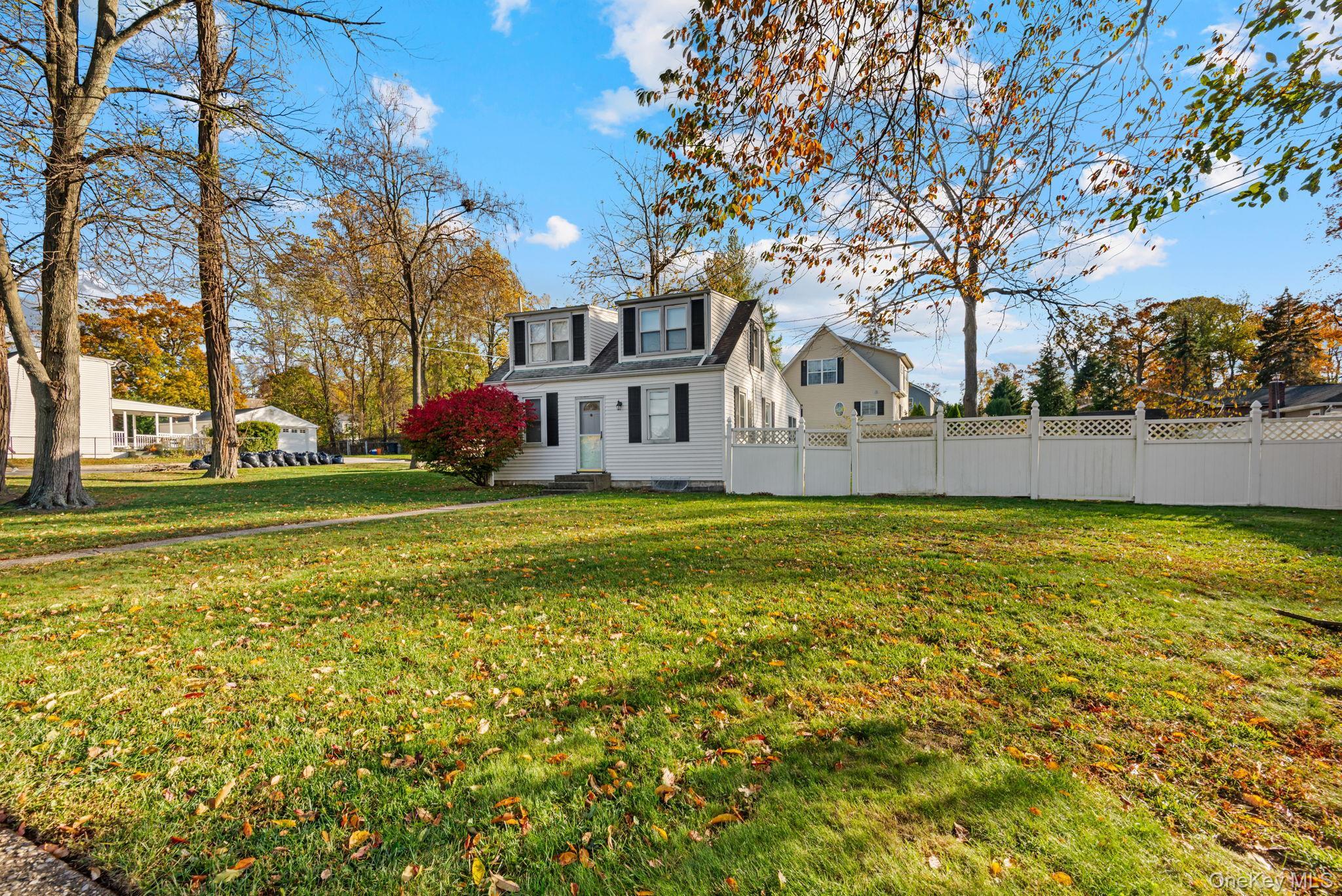 Single Family Woodland  Suffolk County, NY 11754, MLS-931604-2