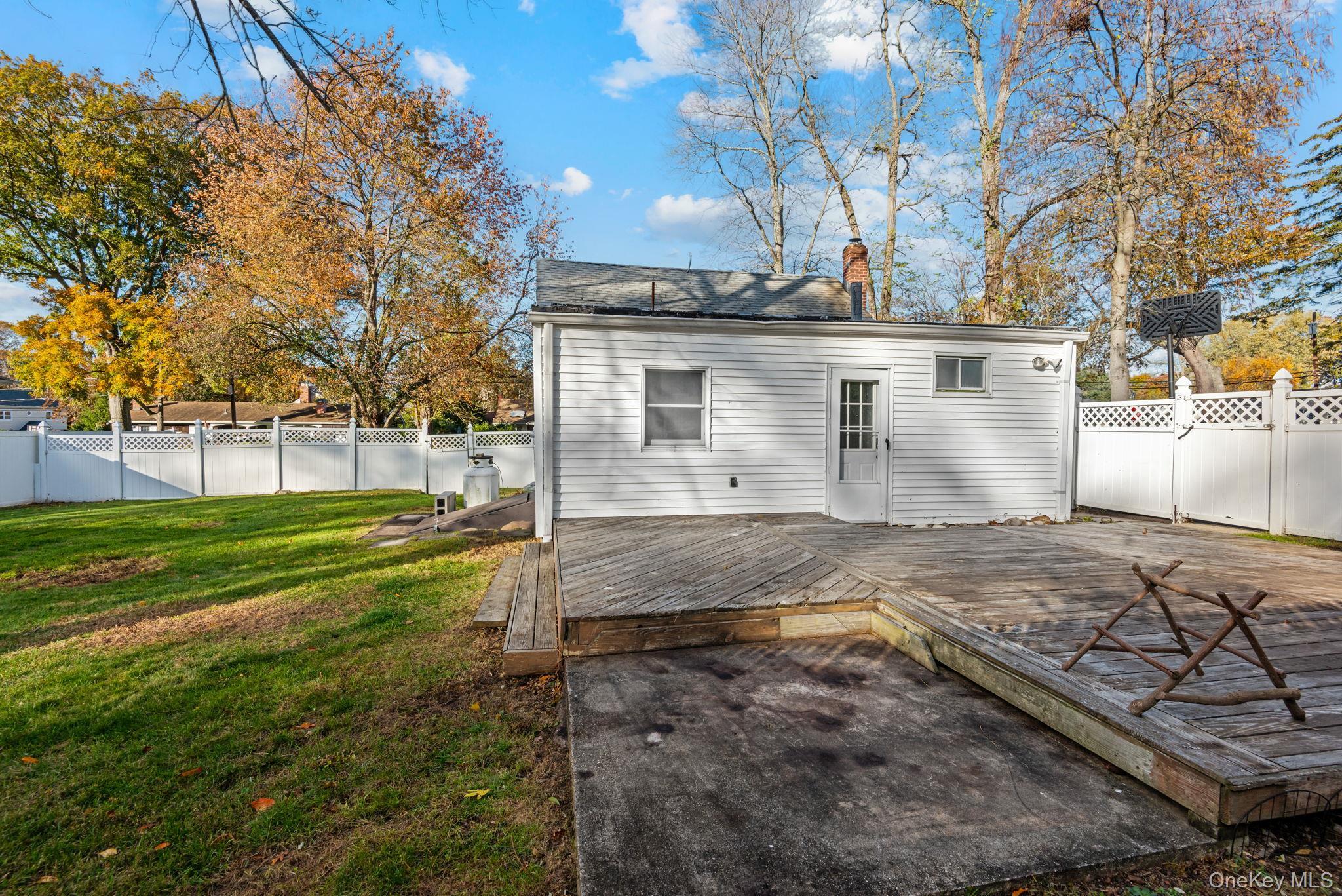 Single Family Woodland  Suffolk County, NY 11754, MLS-931604-6