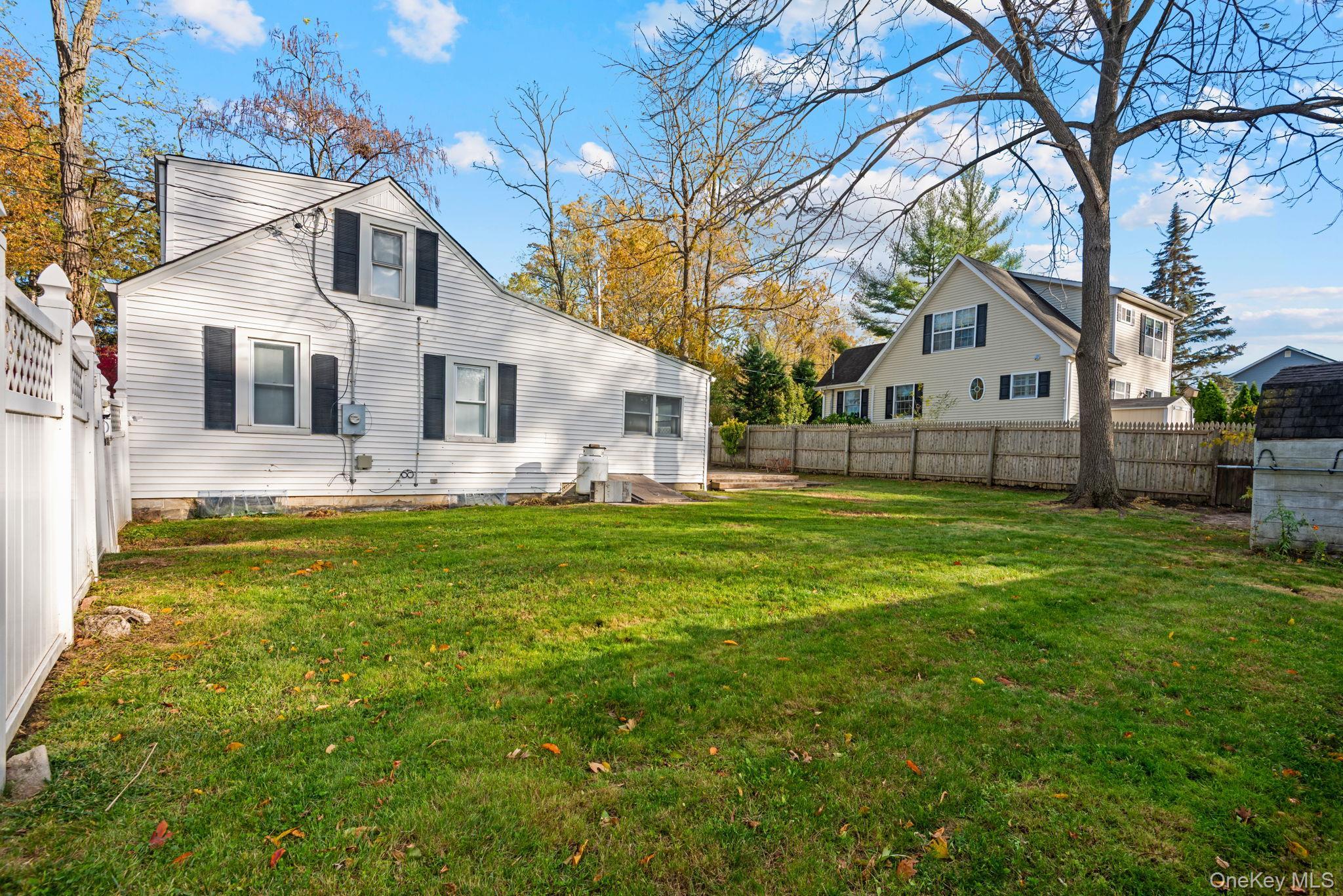 Single Family Woodland  Suffolk County, NY 11754, MLS-931604-8