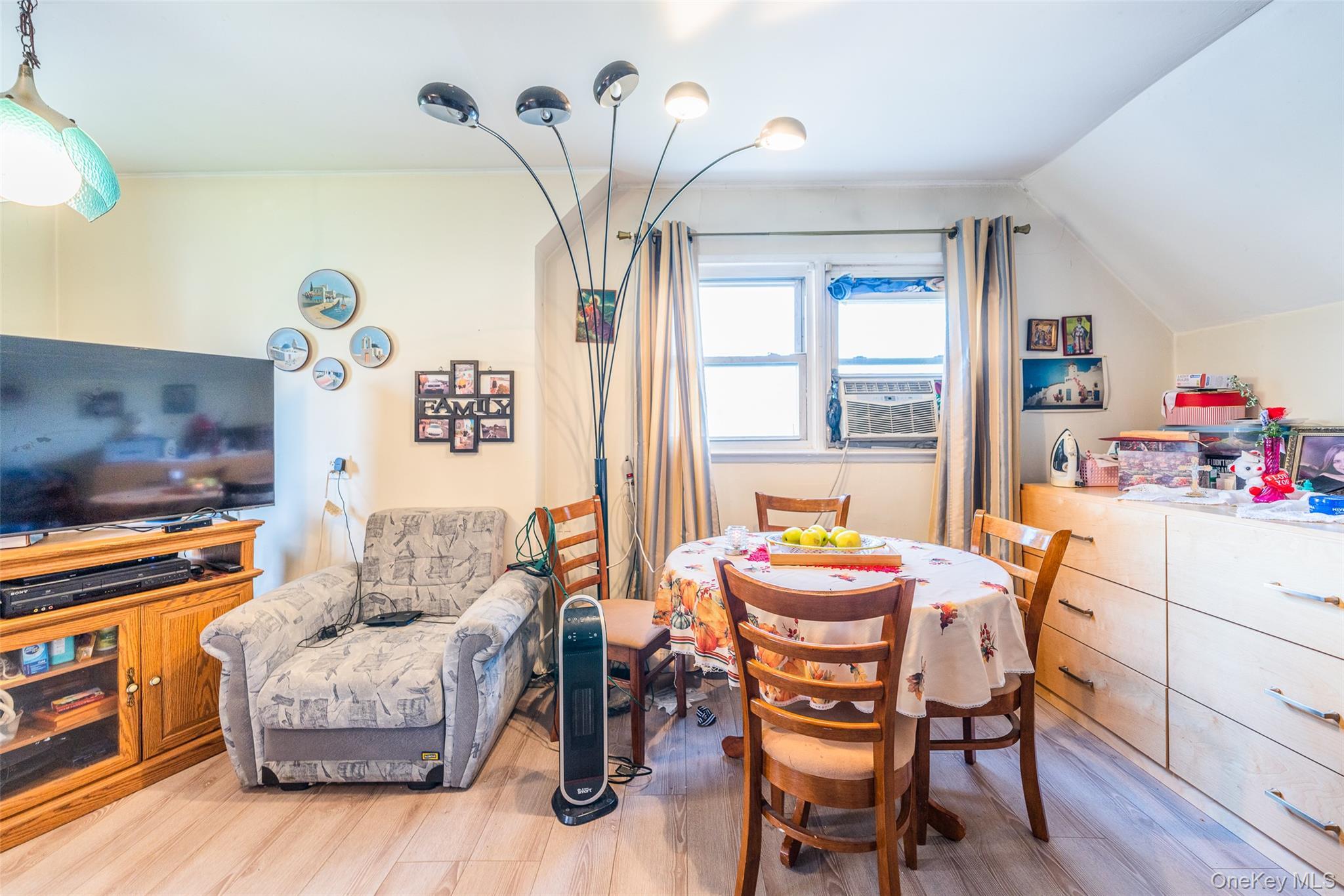 Single Family 167 Queens, NY 11366, MLS-931647-22