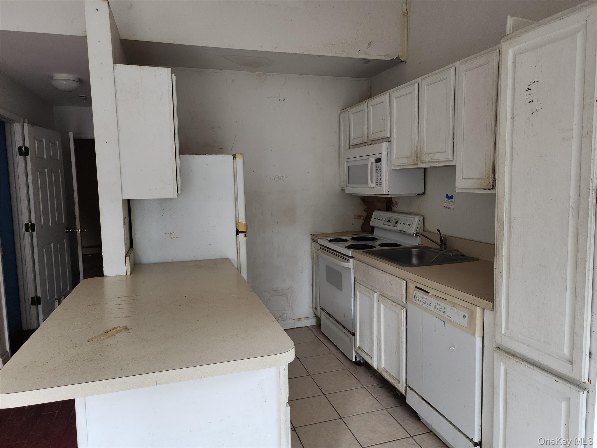 Single Family Wood  Suffolk County, NY 11950, MLS-931657-5