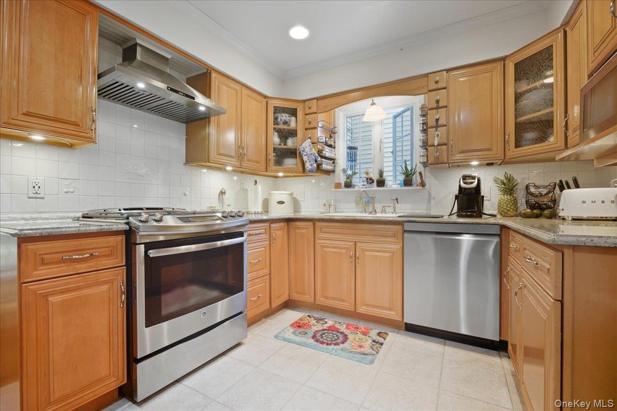 Single Family Harrison  Nassau County, NY 11530, MLS-931662-7