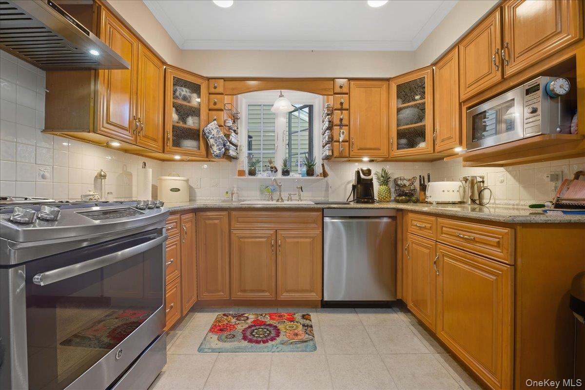 Single Family Harrison  Nassau County, NY 11530, MLS-931662-8