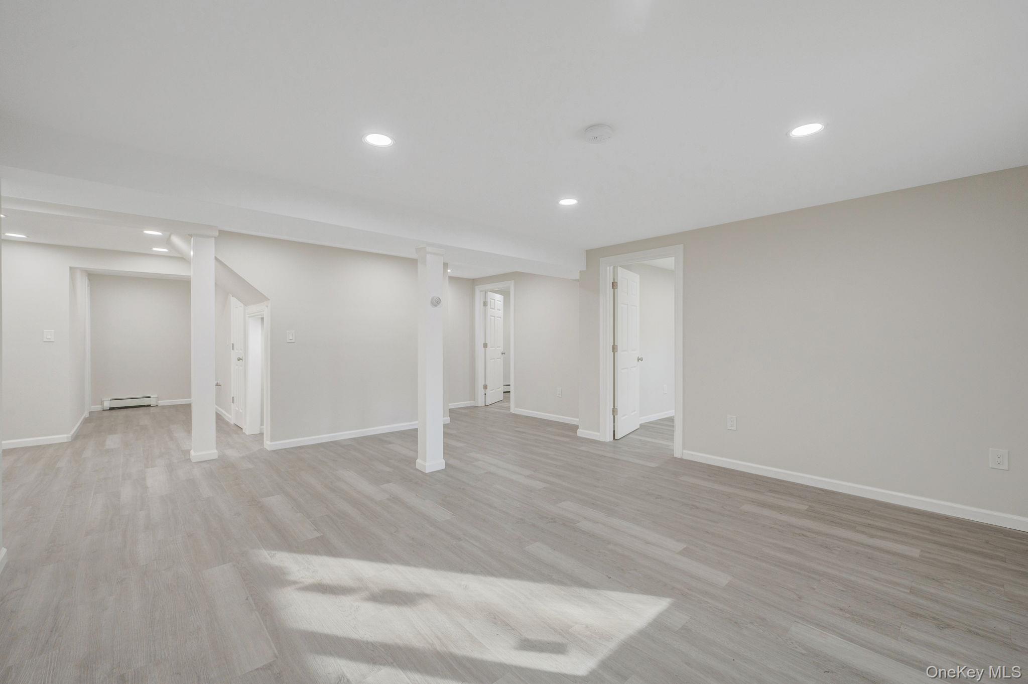 Single Family Sanford Suffolk County, NY 11746, MLS-931667-24