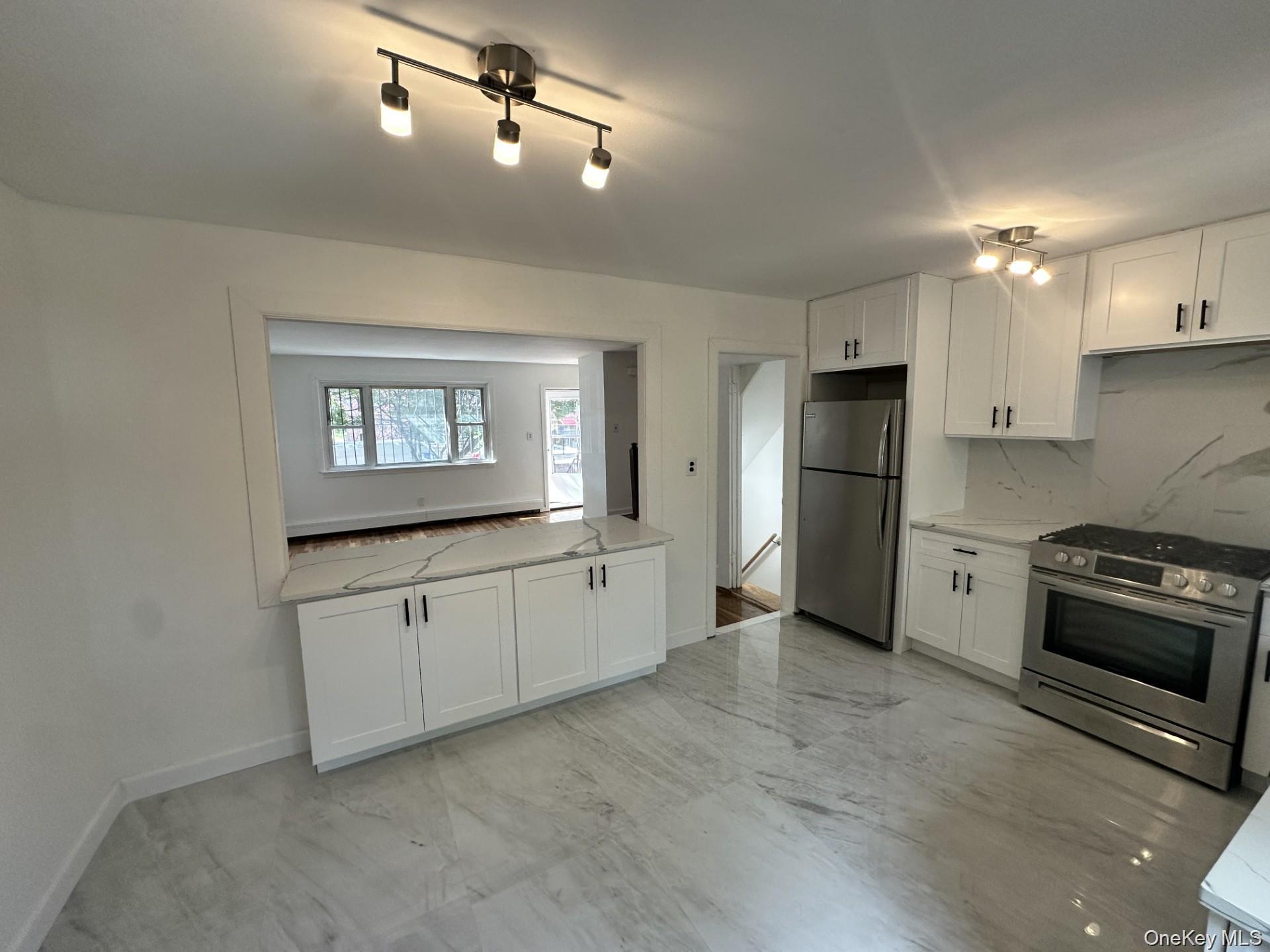 Single Family 228th Bronx, NY 10466, MLS-931700-10