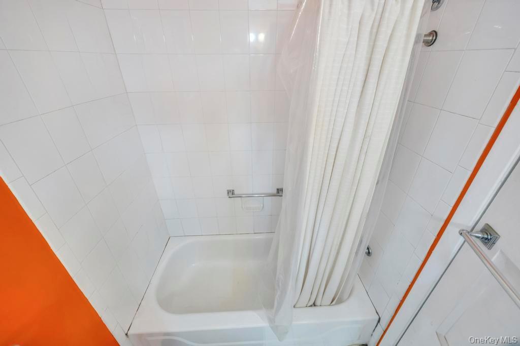 Single Family Van Brunt Manor  Suffolk County, NY 11733, MLS-931701-24