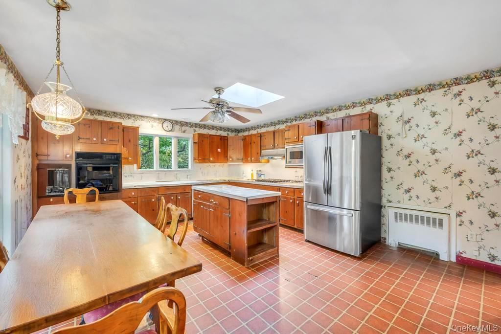 Single Family Van Brunt Manor  Suffolk County, NY 11733, MLS-931701-25