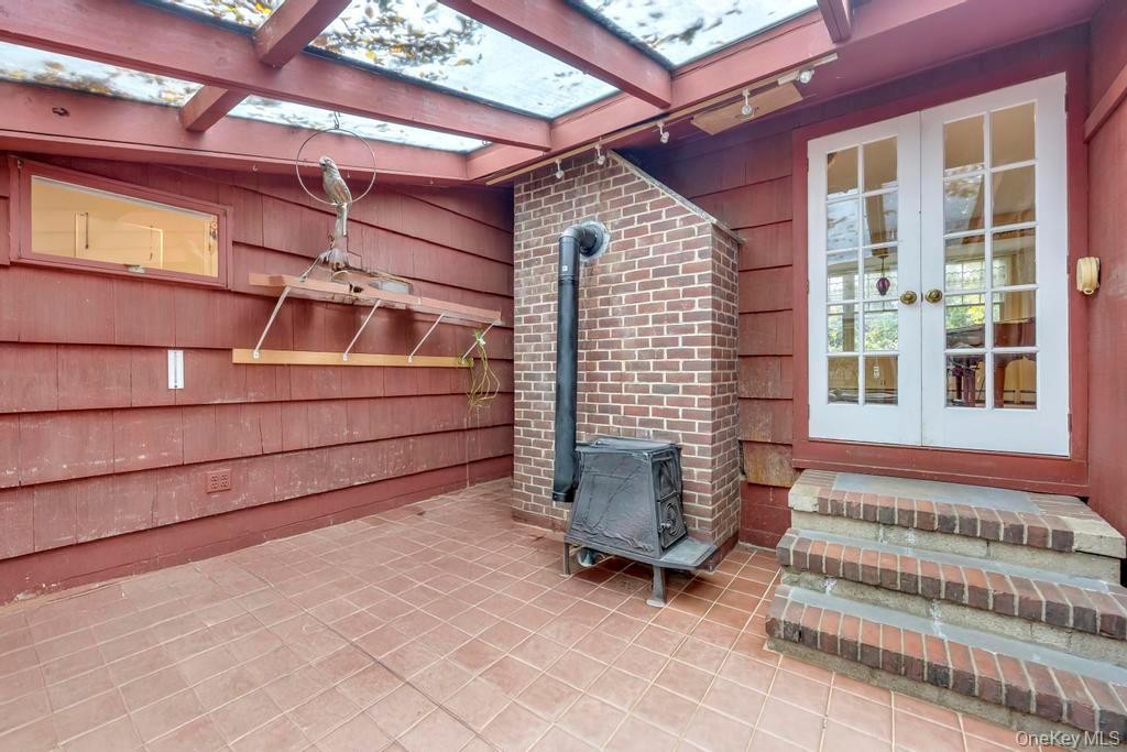 Single Family Van Brunt Manor  Suffolk County, NY 11733, MLS-931701-29