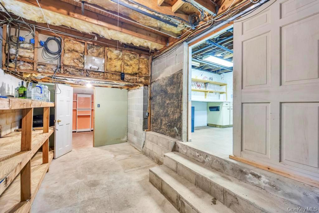 Single Family Van Brunt Manor  Suffolk County, NY 11733, MLS-931701-31