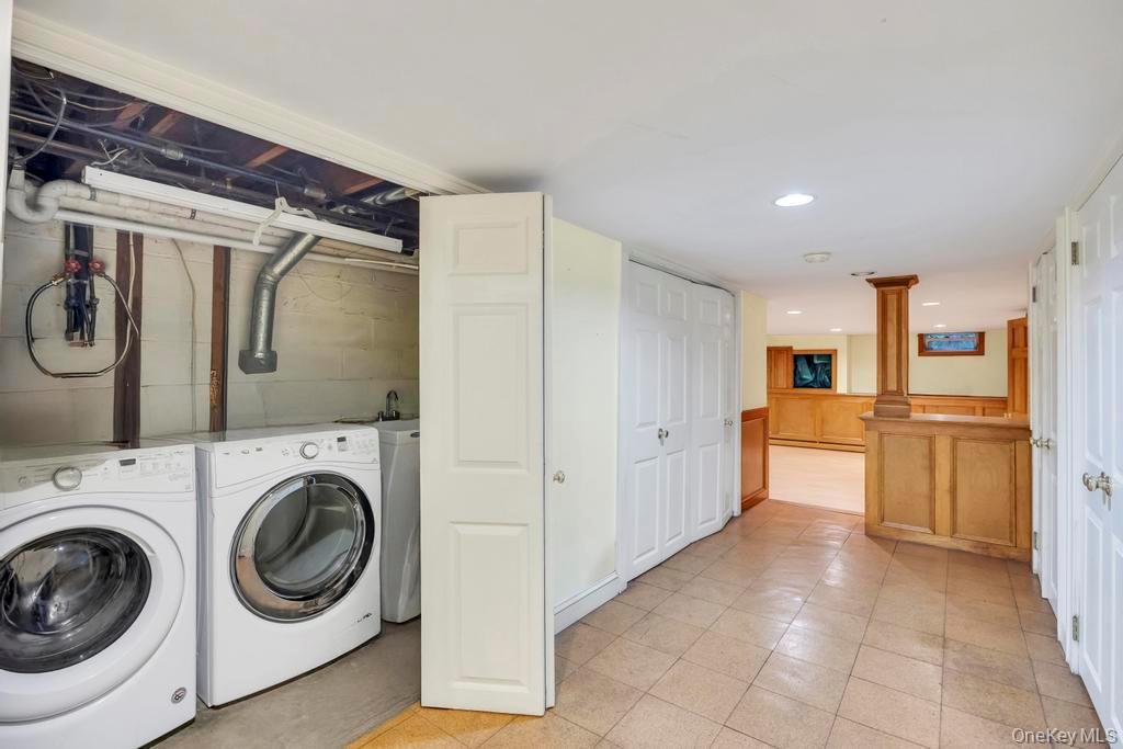 Single Family Van Brunt Manor  Suffolk County, NY 11733, MLS-931701-37