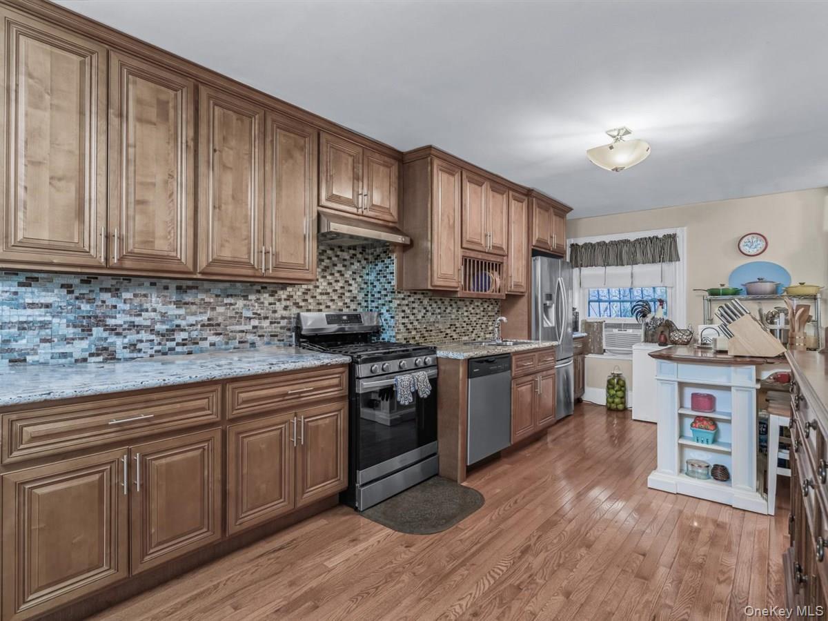 Single Family Halsey  Brooklyn, NY 11233, MLS-931780-8