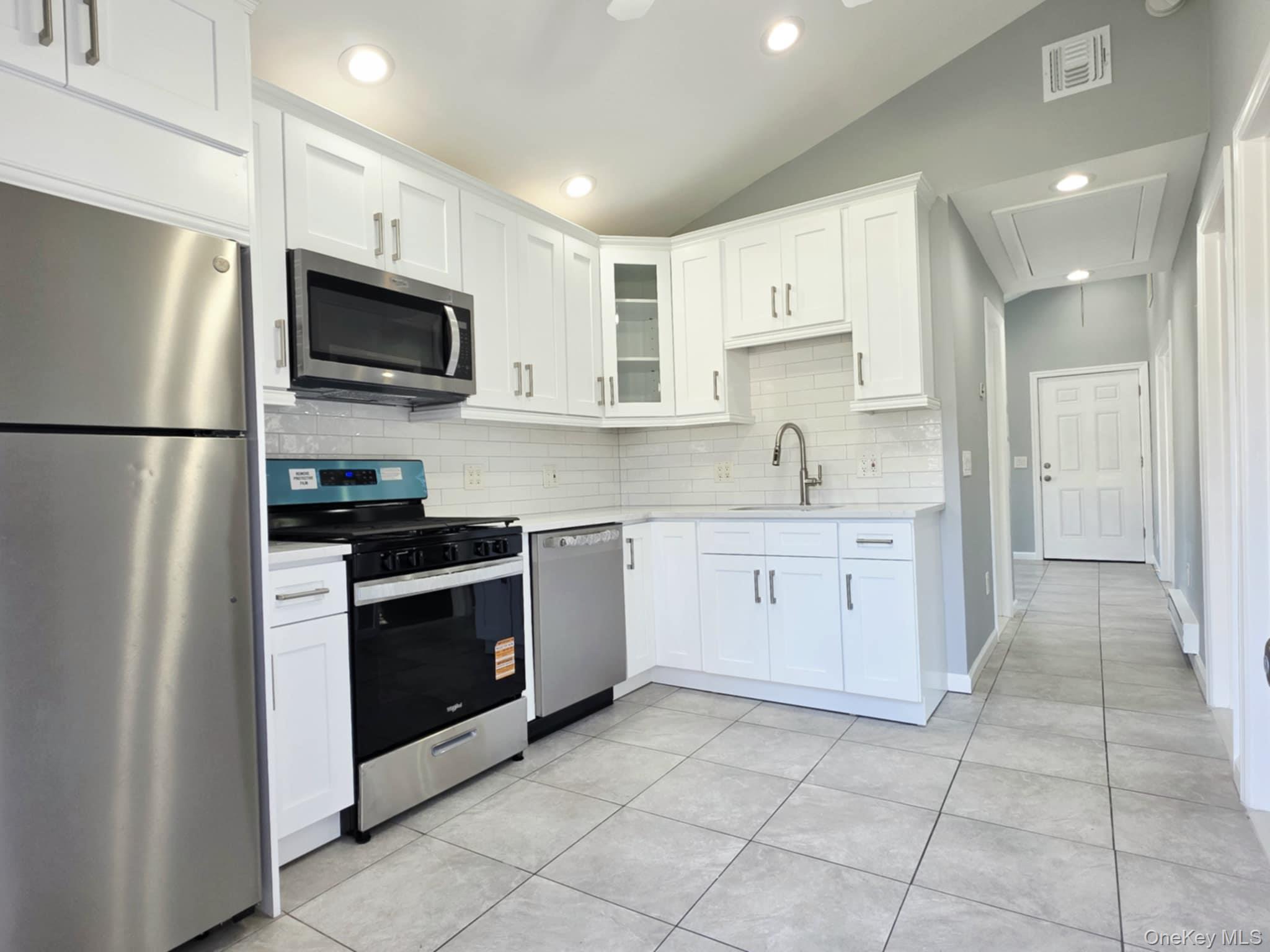 Single Family Oak Suffolk County, NY 11901, MLS-931789-10