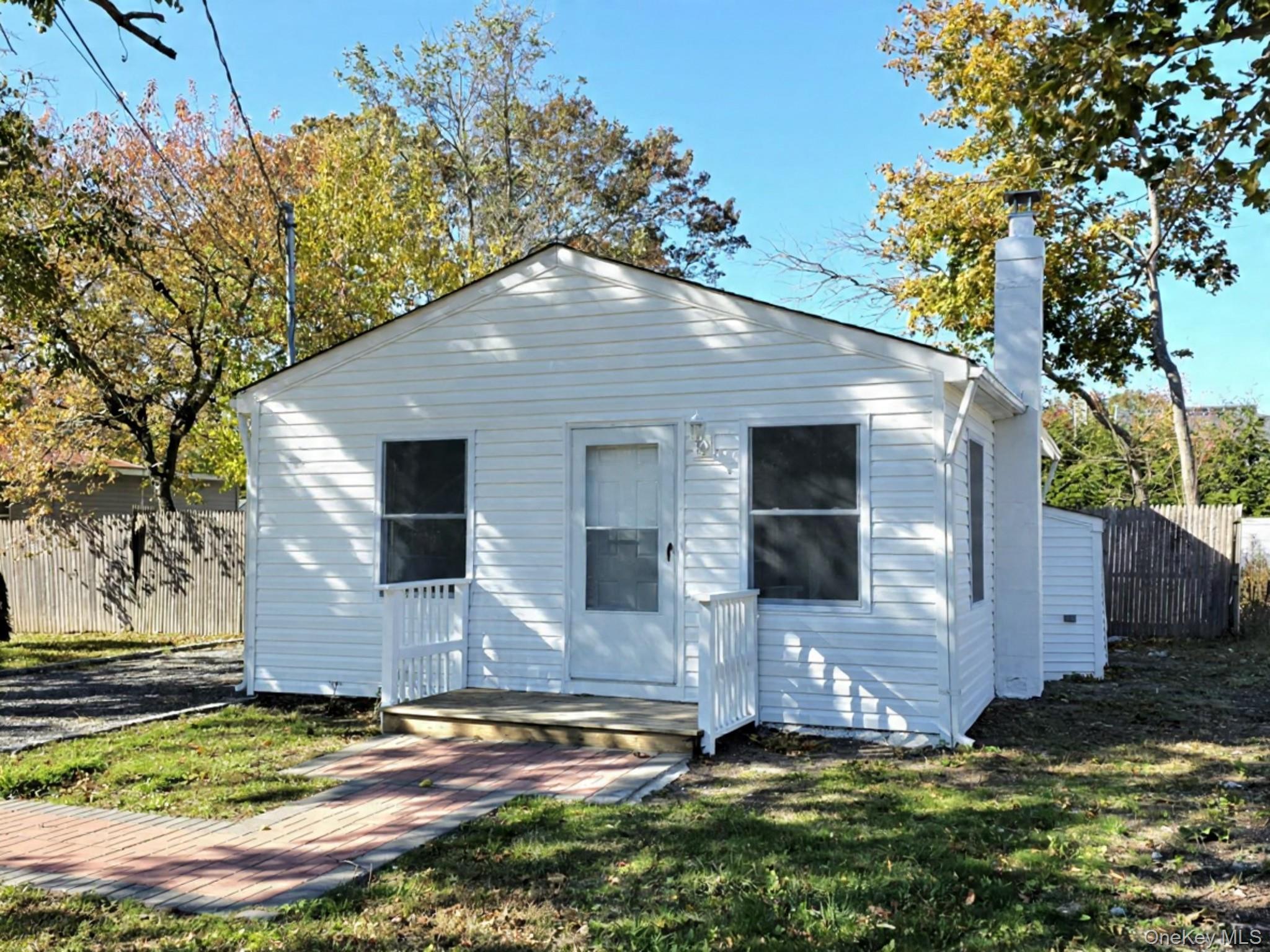 Single Family Oak Suffolk County, NY 11901, MLS-931789-2