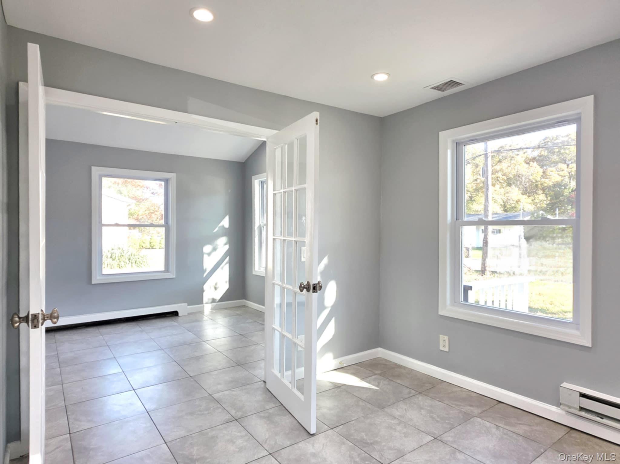 Single Family Oak Suffolk County, NY 11901, MLS-931789-8