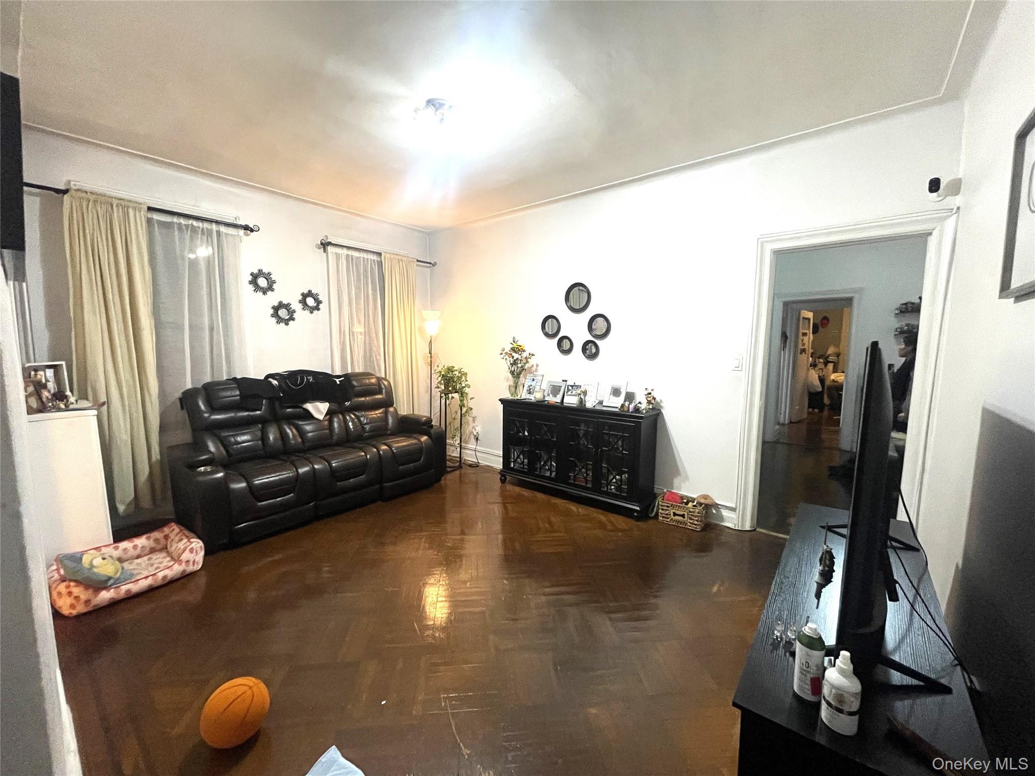 Single Family 81st Queens, NY 11370, MLS-931812-10