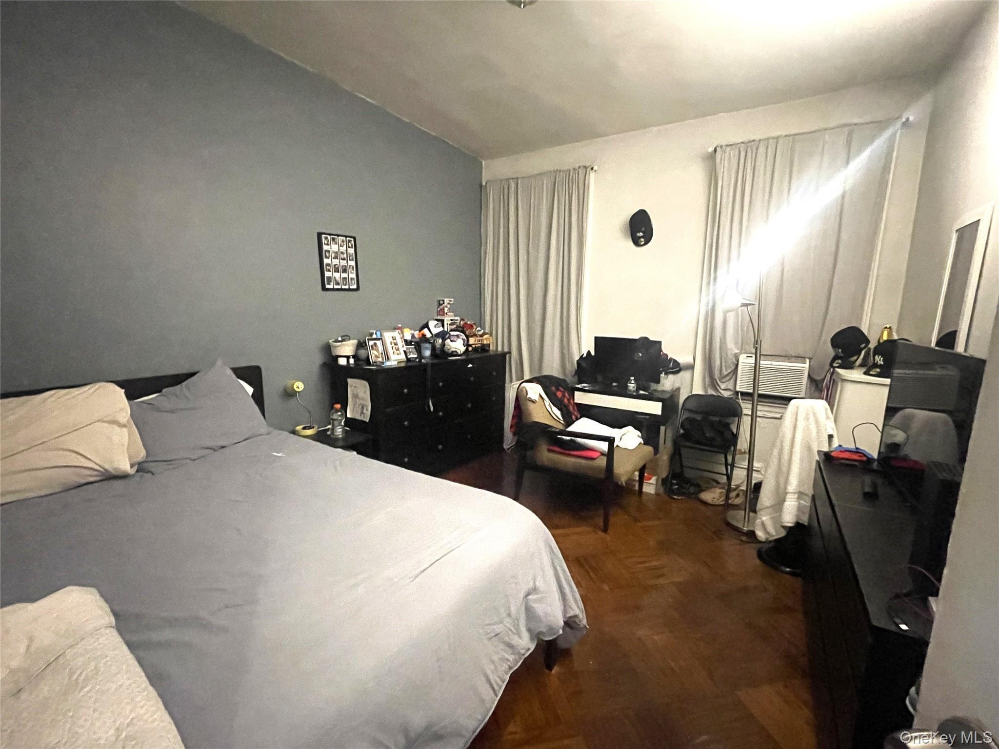 Single Family 81st Queens, NY 11370, MLS-931812-16