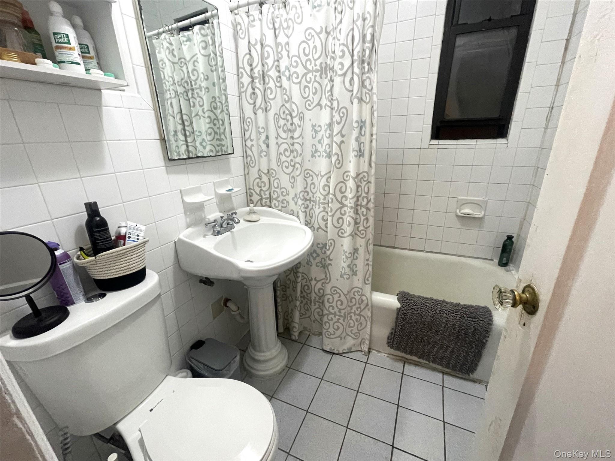 Single Family 81st Queens, NY 11370, MLS-931812-17