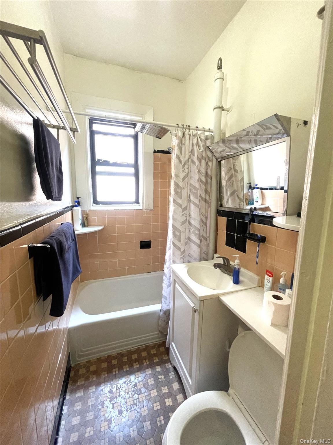 Single Family 81st Queens, NY 11370, MLS-931812-25