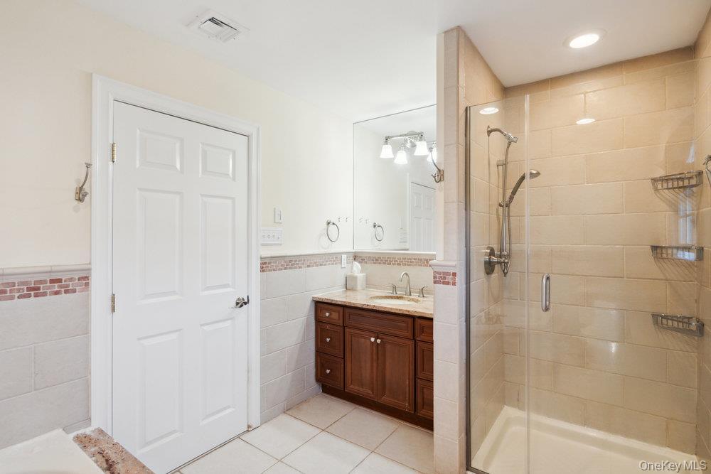 Single Family Syosset Nassau County, NY 11791, MLS-931822-23