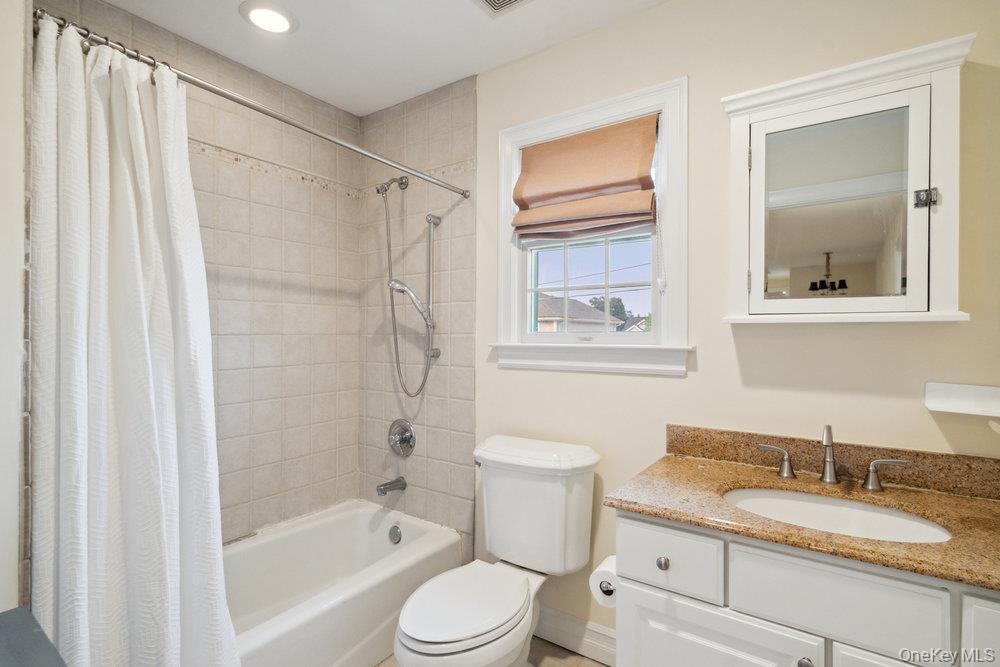 Single Family Syosset Nassau County, NY 11791, MLS-931822-26